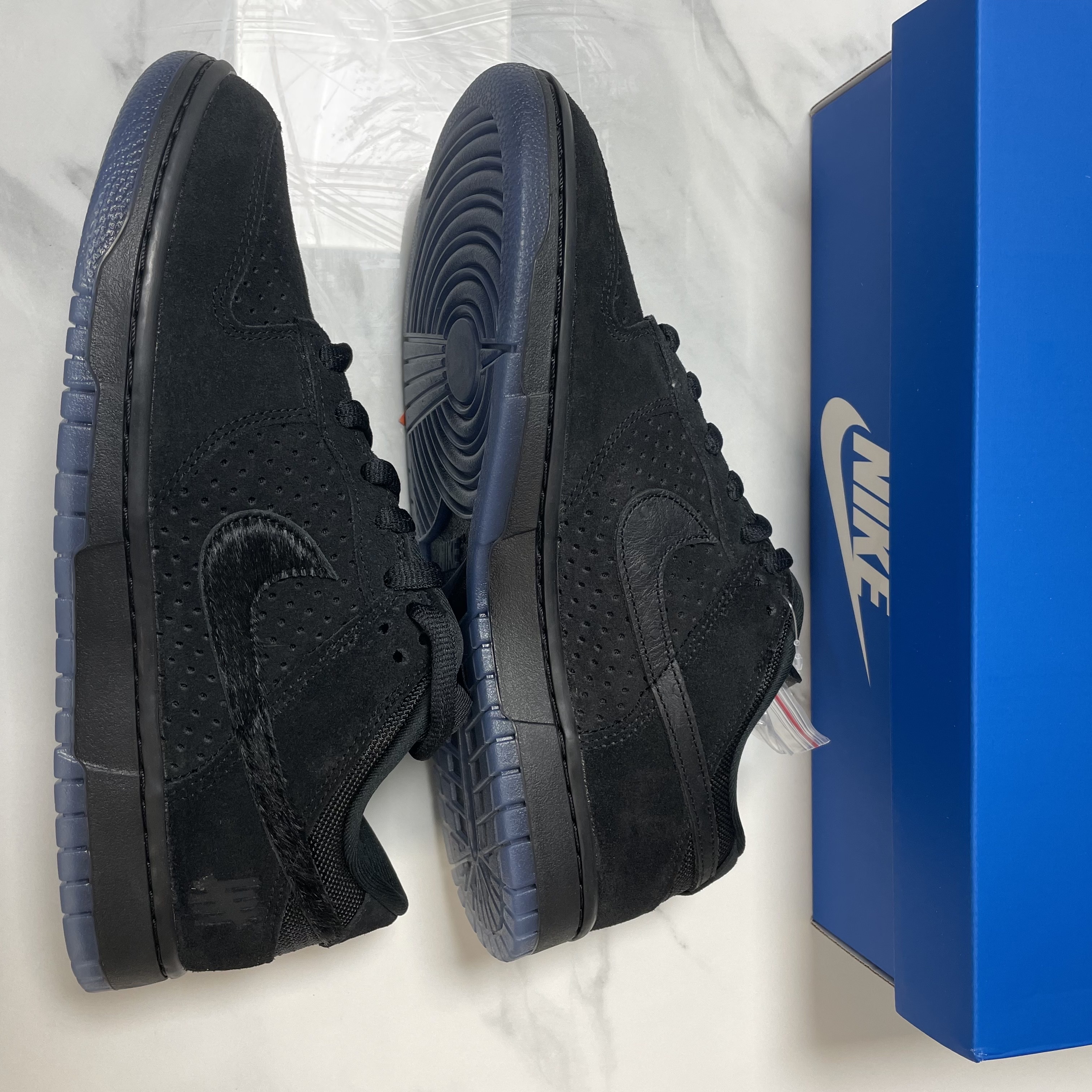 Nike x Undefeated Dunk Low SP 5 On It Black 착용 스타일 - 4