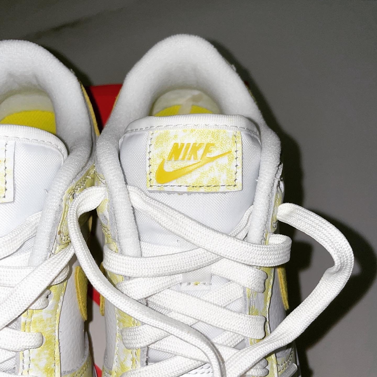 (W) Nike Dunk Low Yellow Strike 착용 스타일 - 4