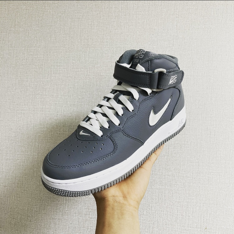 Nike Air Force 1 Mid QS NYC Cool Grey 착용 스타일