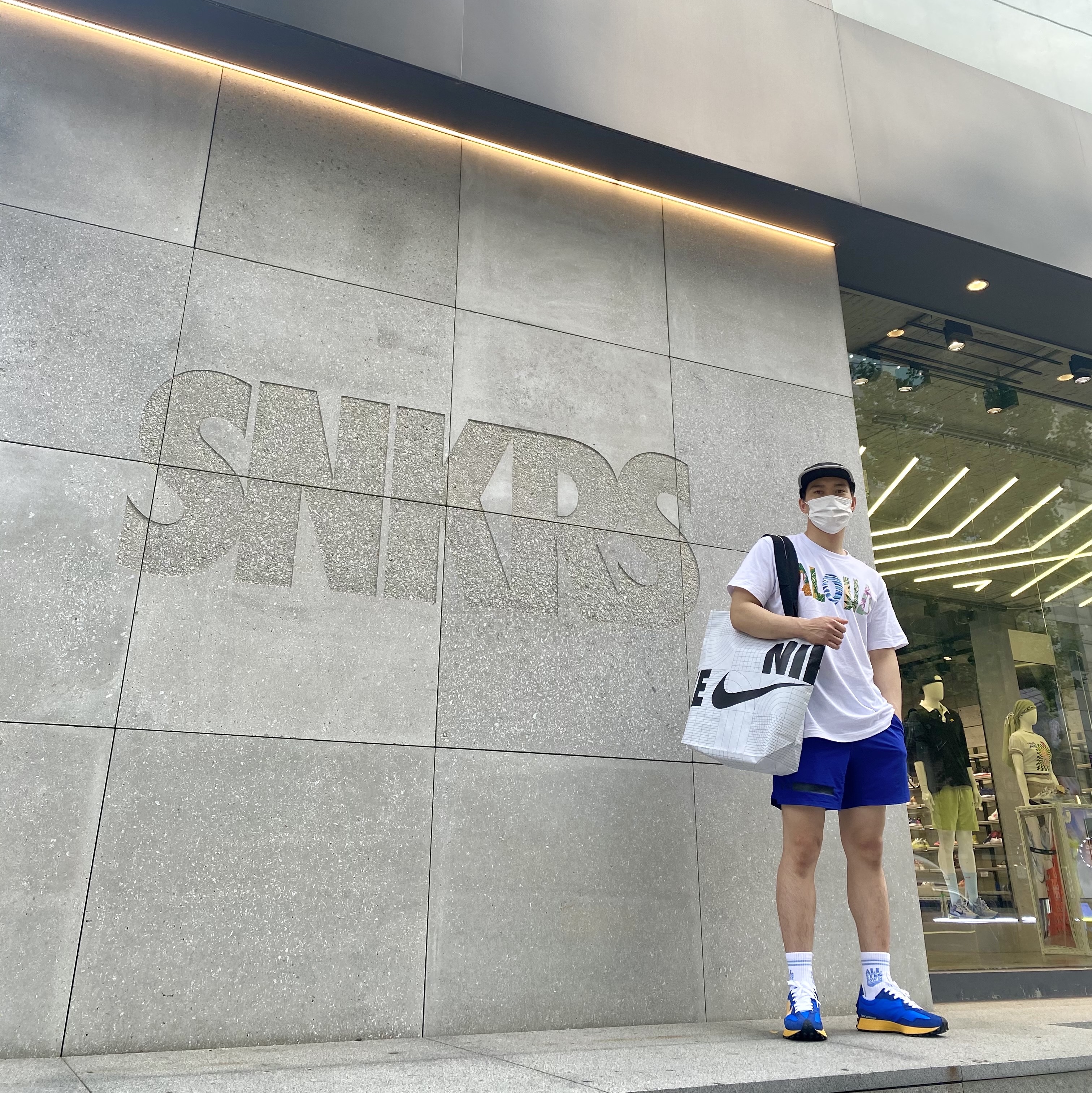New Balance 327 Blue 착용 스타일