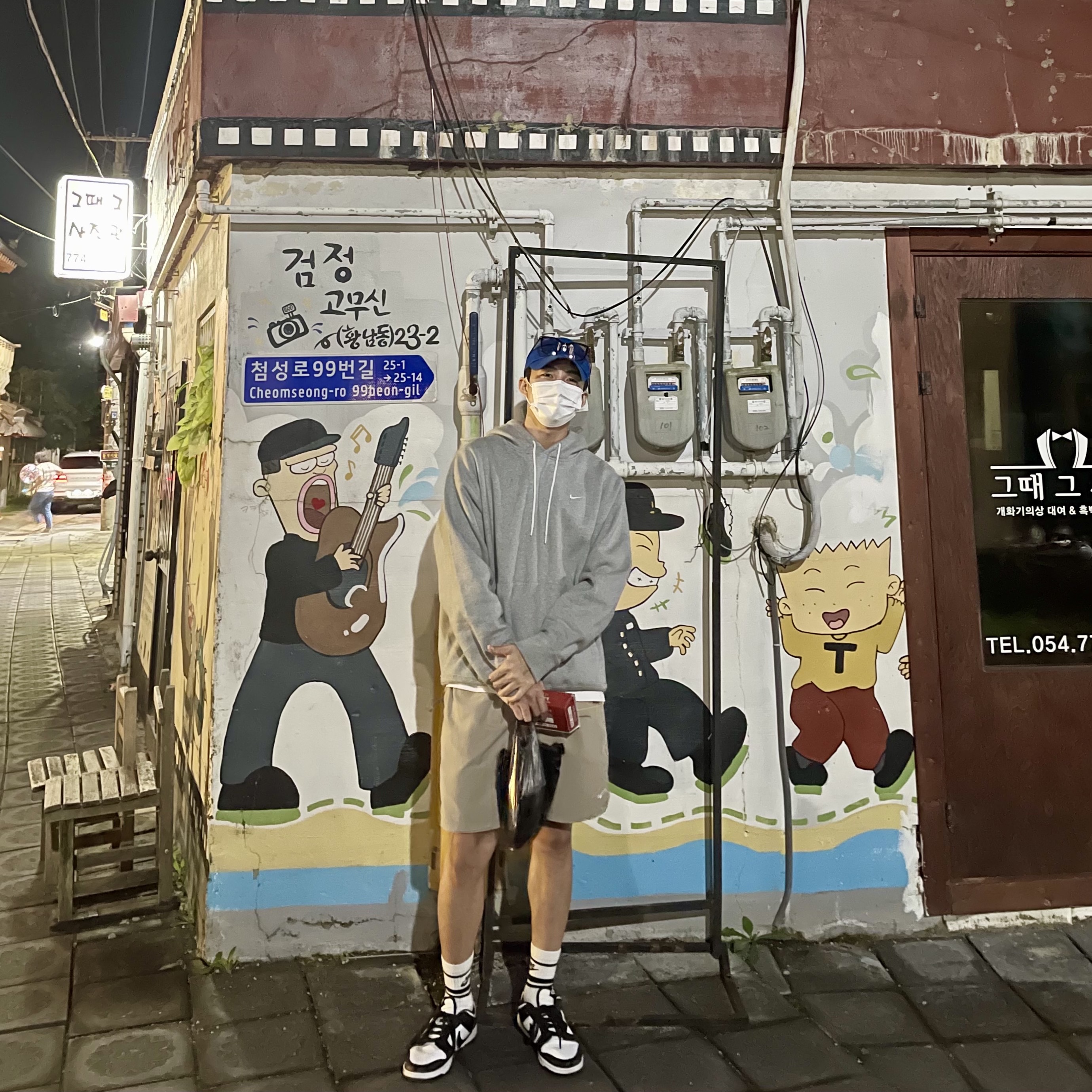 Nike Dunk Low Retro Black, Nike NRG Solo Swoosh Shorts Malt - Asia 착용 스타일