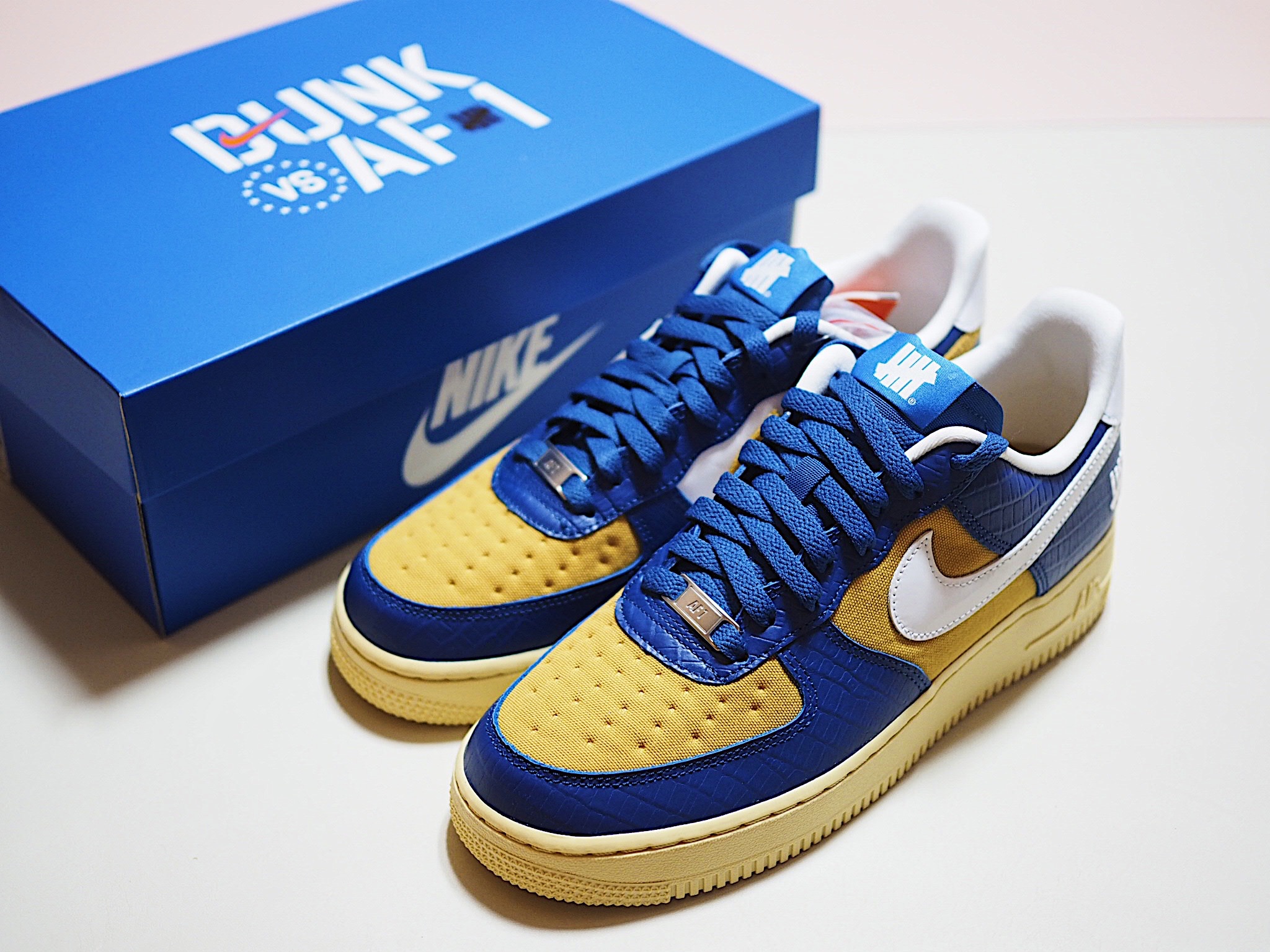 Nike x Undefeated Air Force 1 Low SP 5 On It Court Blue, Nike x Undefeated Dunk Low SP 5 On It Black 착용 스타일 - 2