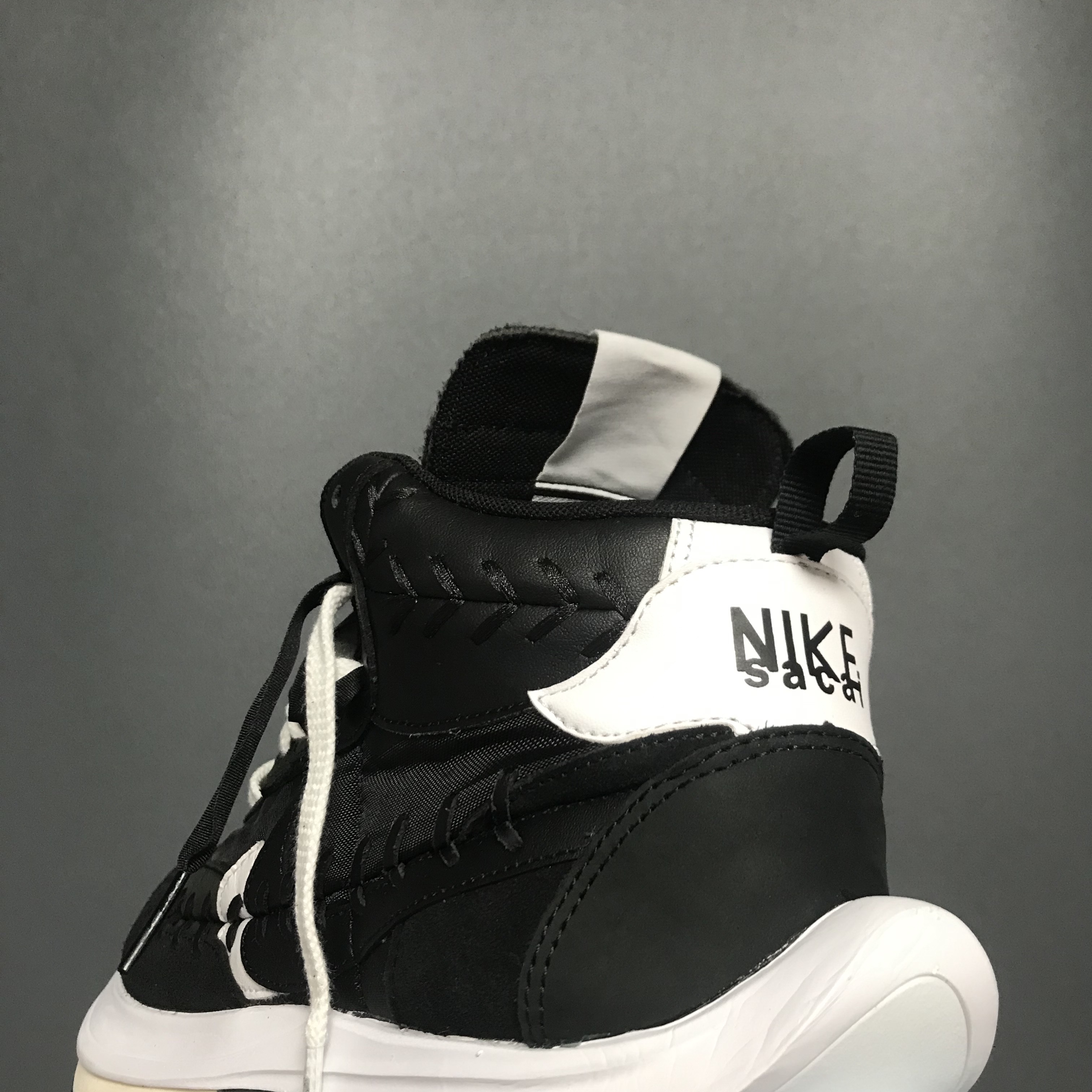 Nike x Sacai x Jean Paul Gaultier VaporWaffle Black White 착용 스타일 - 3