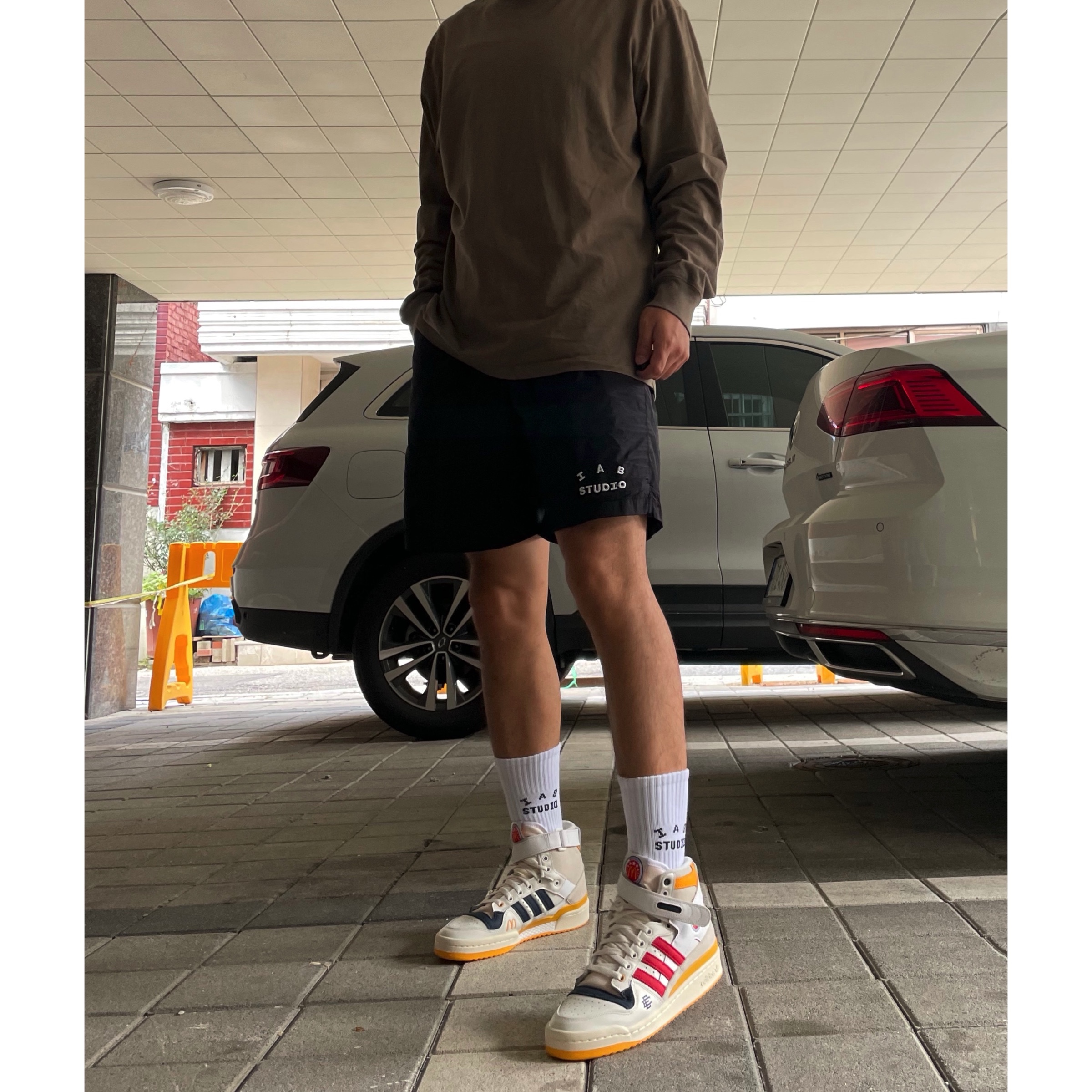 Essentials Long Sleeve T-Shirt Taupe - 21SS, IAB Studio Summer Shorts Black 착용 스타일