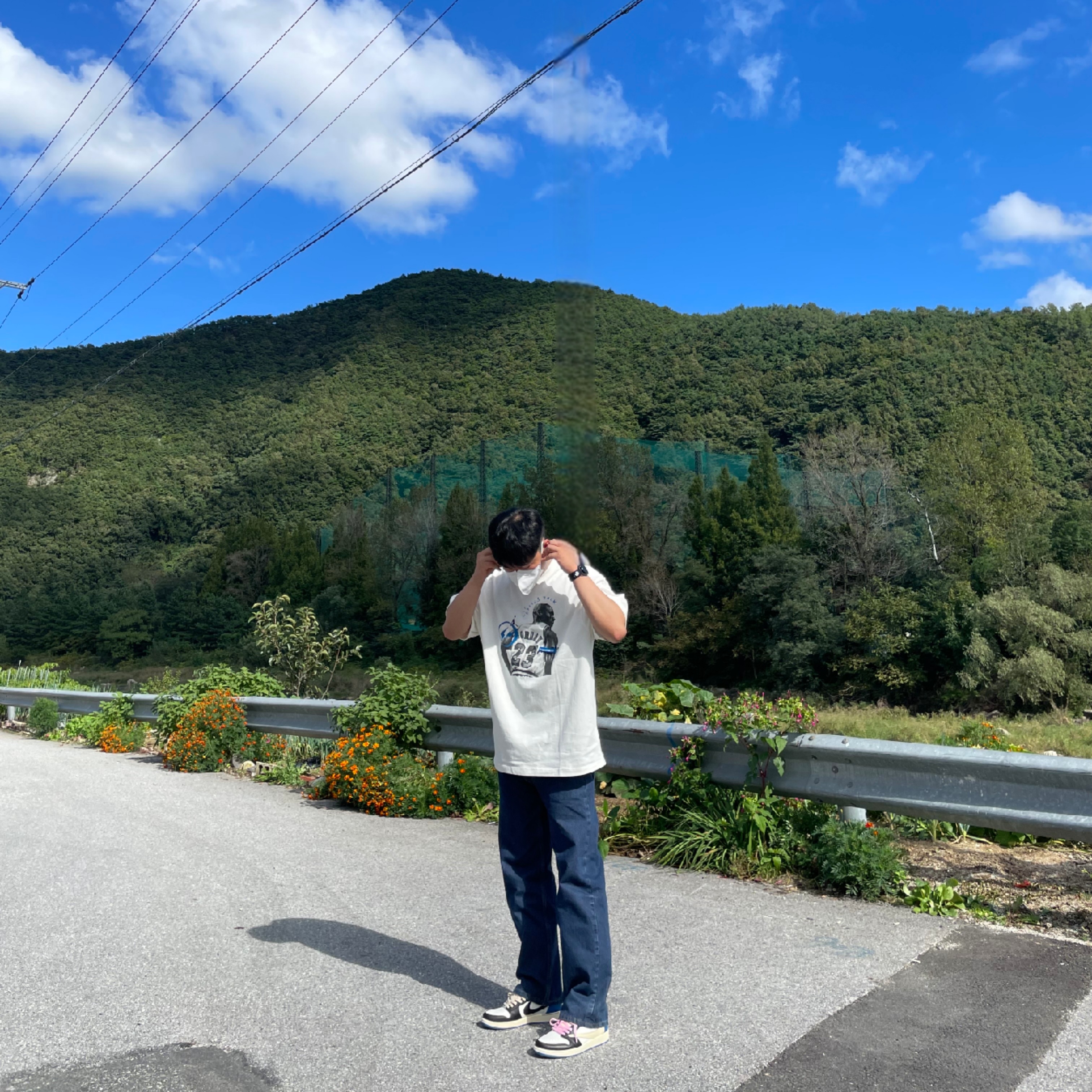 Jordan 1 x Travis Scott x Fragment Retro Low OG SP Military Blue, Jordan x Travis Scott x Fragment T-Shirt Sail (DJ0619-133) 착용 스타일 - 1