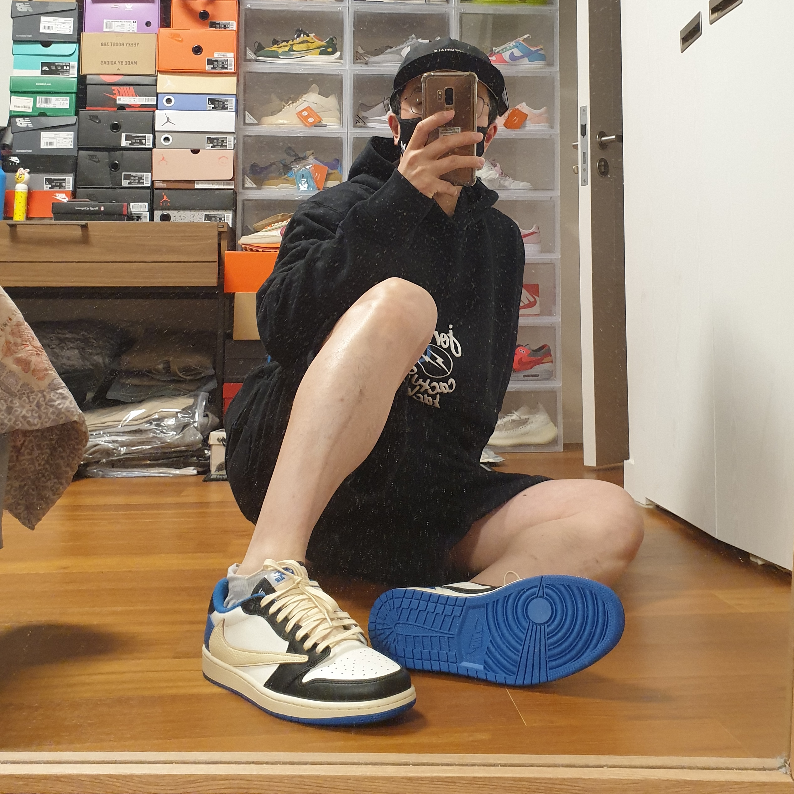 Jordan 1 x Travis Scott x Fragment Retro Low OG SP Military Blue, Jordan x Travis Scott x Fragment Hoodie Black (DJ0615-010) 착용 스타일 - 4