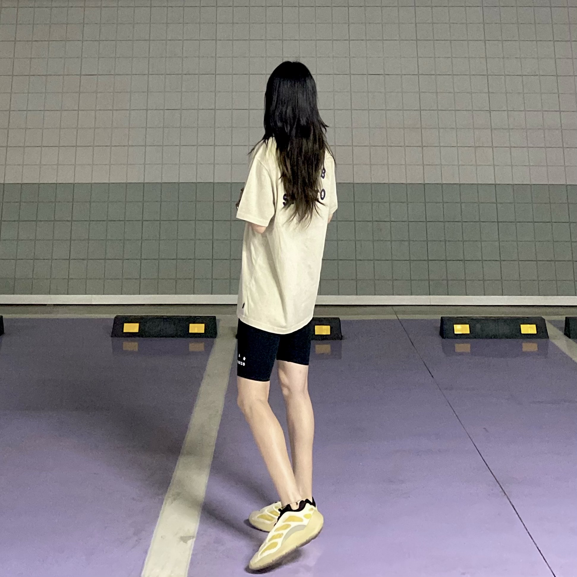 IAB Studio Pigment T-Shirt Oatmeal, (W) IAB Studio Leggings Shorts Black 착용 스타일 - 2