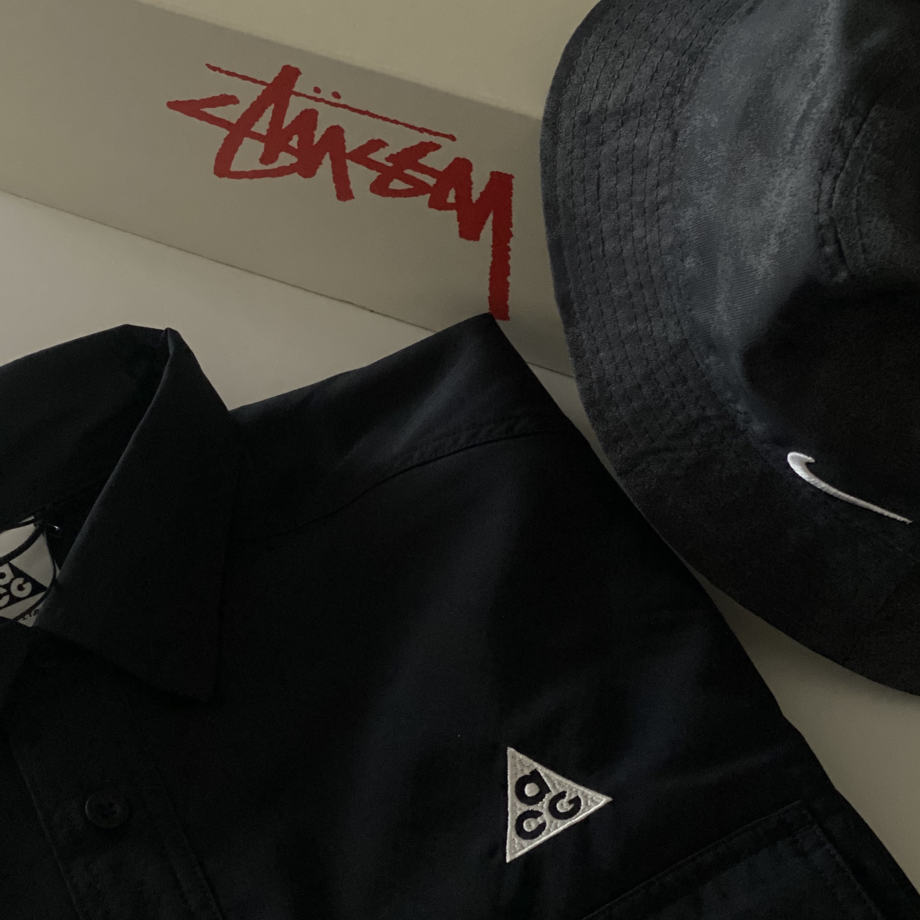Nike ACG Devastation Trail Work Shirt Black - US/EU, Nike NRG Bucket Hat Black 착용 스타일
