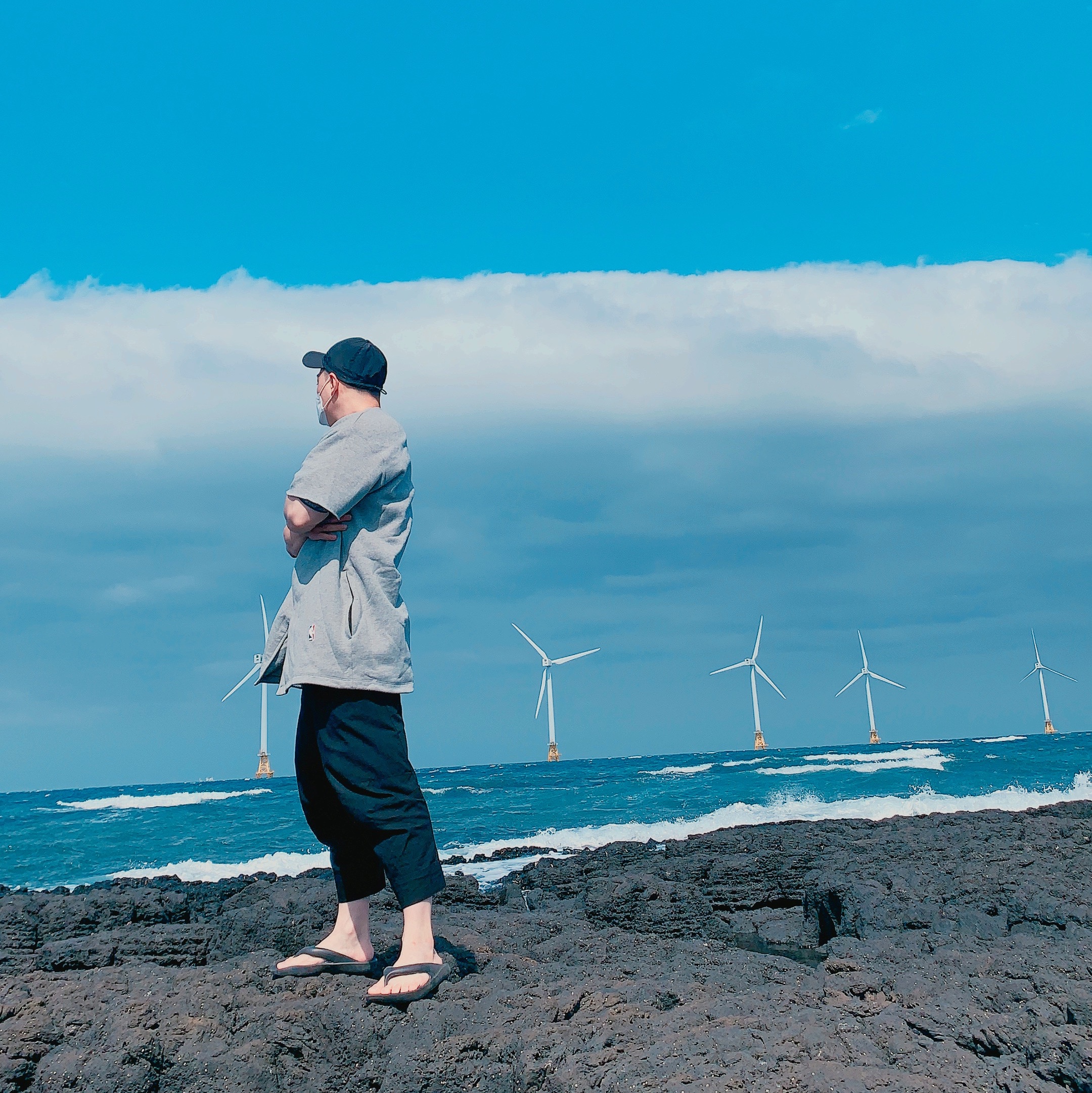 Nike x Fear of God NRG Warm Up Top Dark Grey, New Balance x Taw&Toe Flip Flop Black 착용 스타일