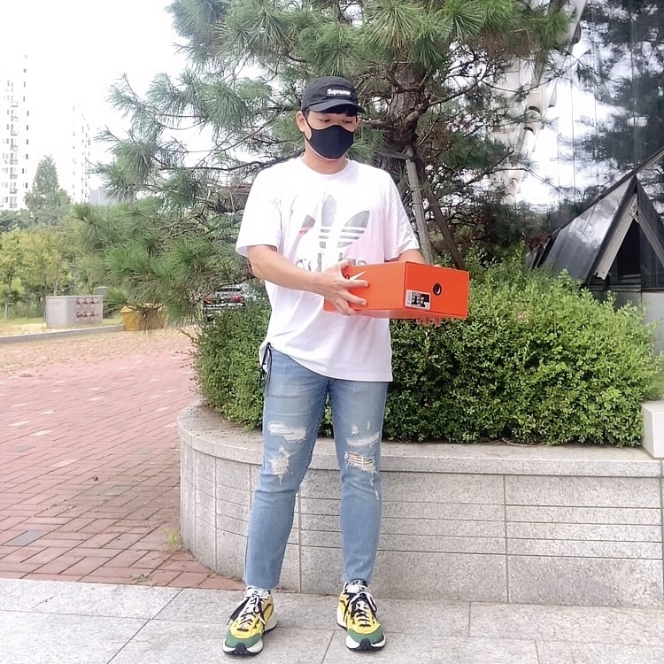Nike x Sacai VaporWaffle Tour Yellow & Gorge Green Sail, Nike x Sacai x Fragment LDWaffle Light Smoke Grey 착용 스타일