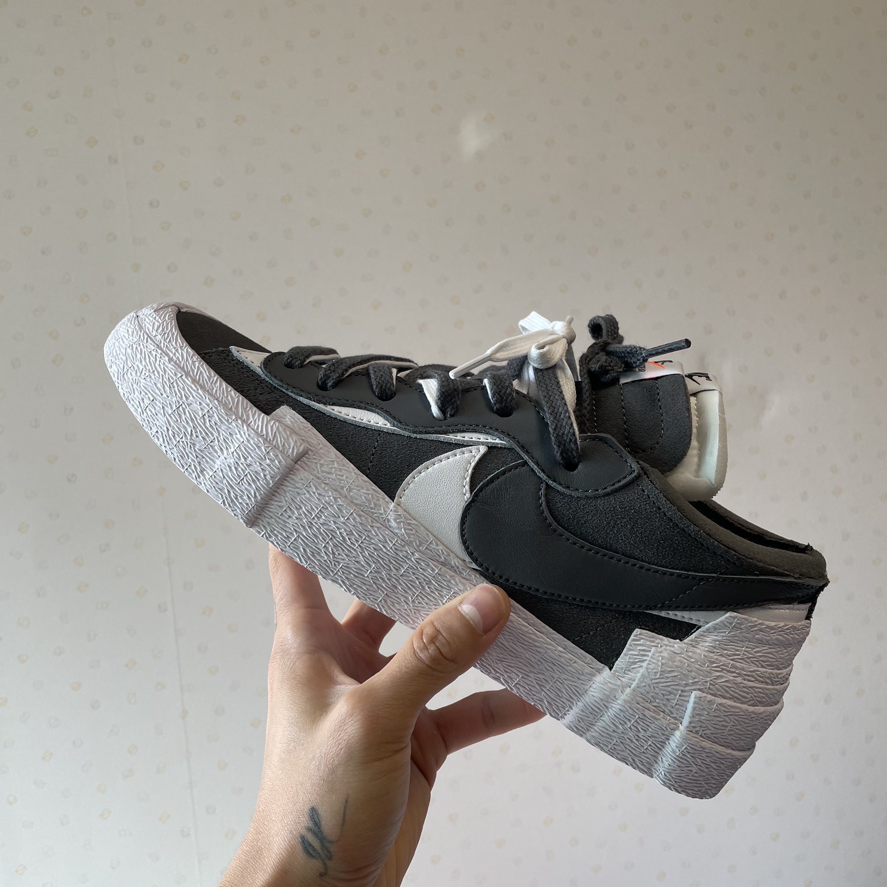 Nike x Sacai Blazer Low Iron Grey 착용 스타일 - 1