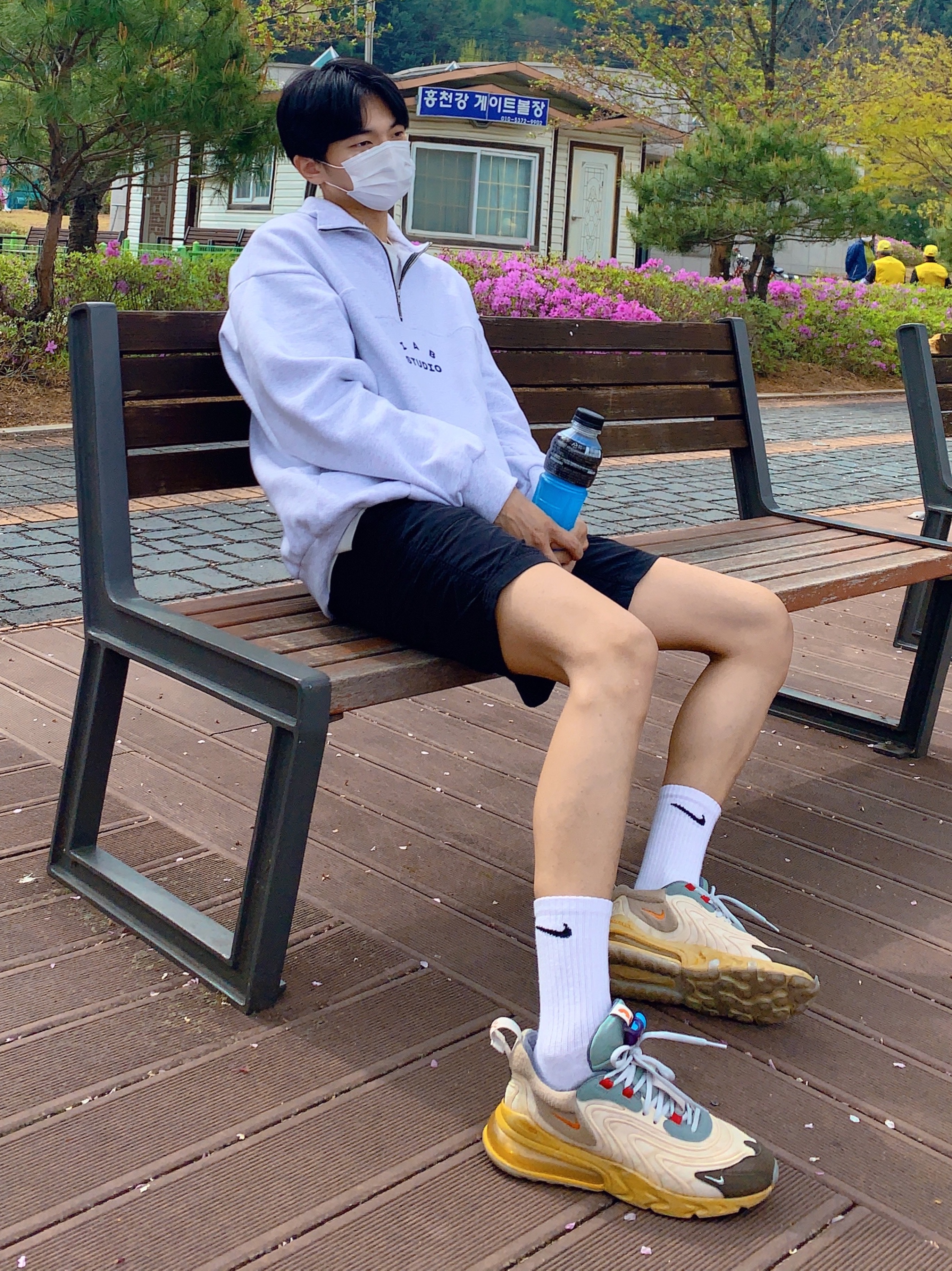 IAB Studio Half Zip Pullover Light Gray, Nike x Travis Scott Air Max 270 React Cactus Trails 착용 스타일