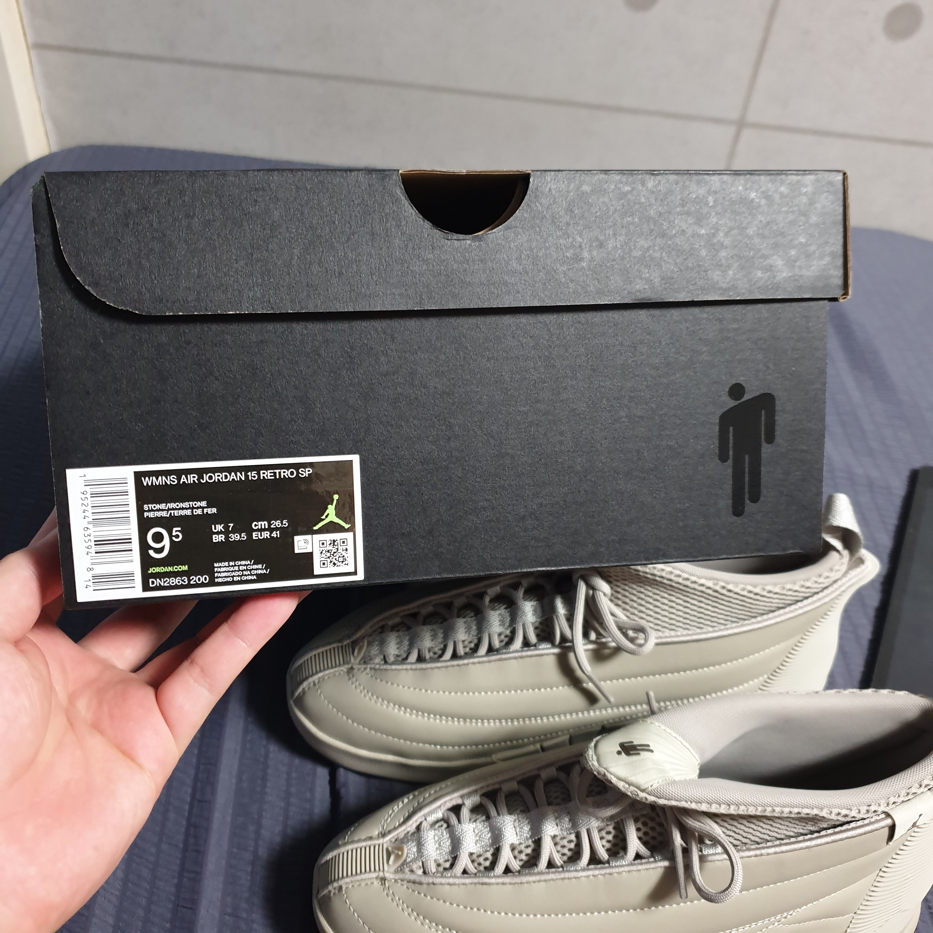 (W) Jordan 15 x Billie Eilish Retro SP Beige 착용 스타일 - 4