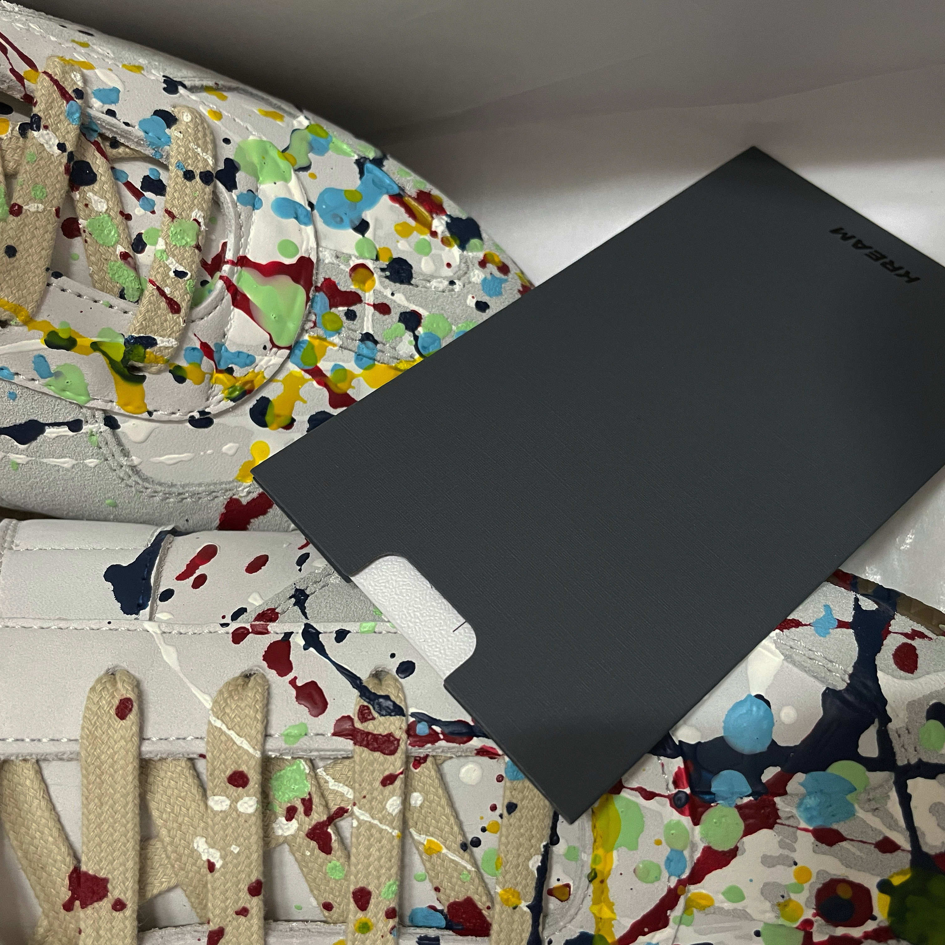 Maison Margiela Replica Paint Drop Sneakers 착용 스타일