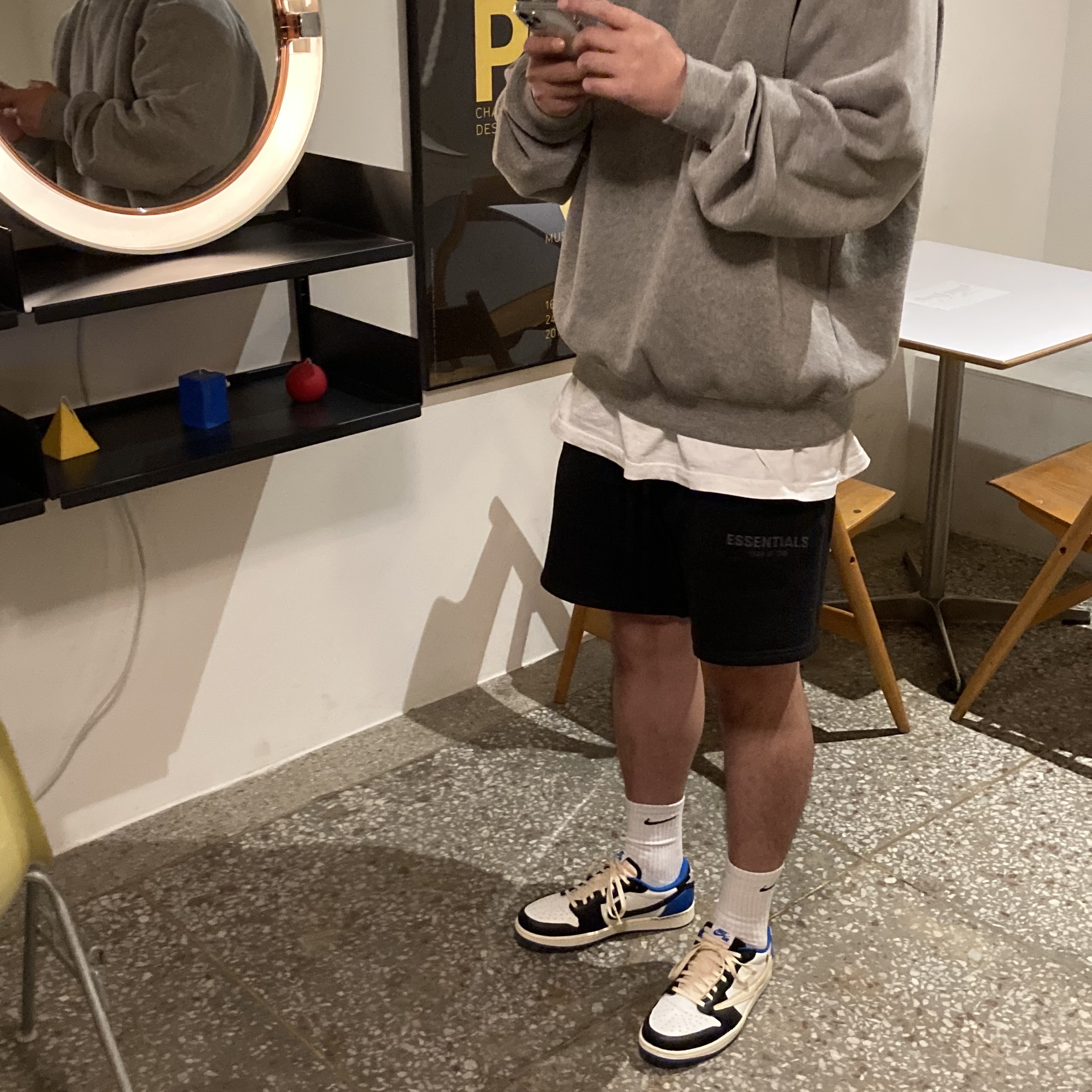 Jordan 1 x Travis Scott x Fragment Retro Low OG SP Military Blue, Essentials Sweatshorts Black - 21SS 착용 스타일