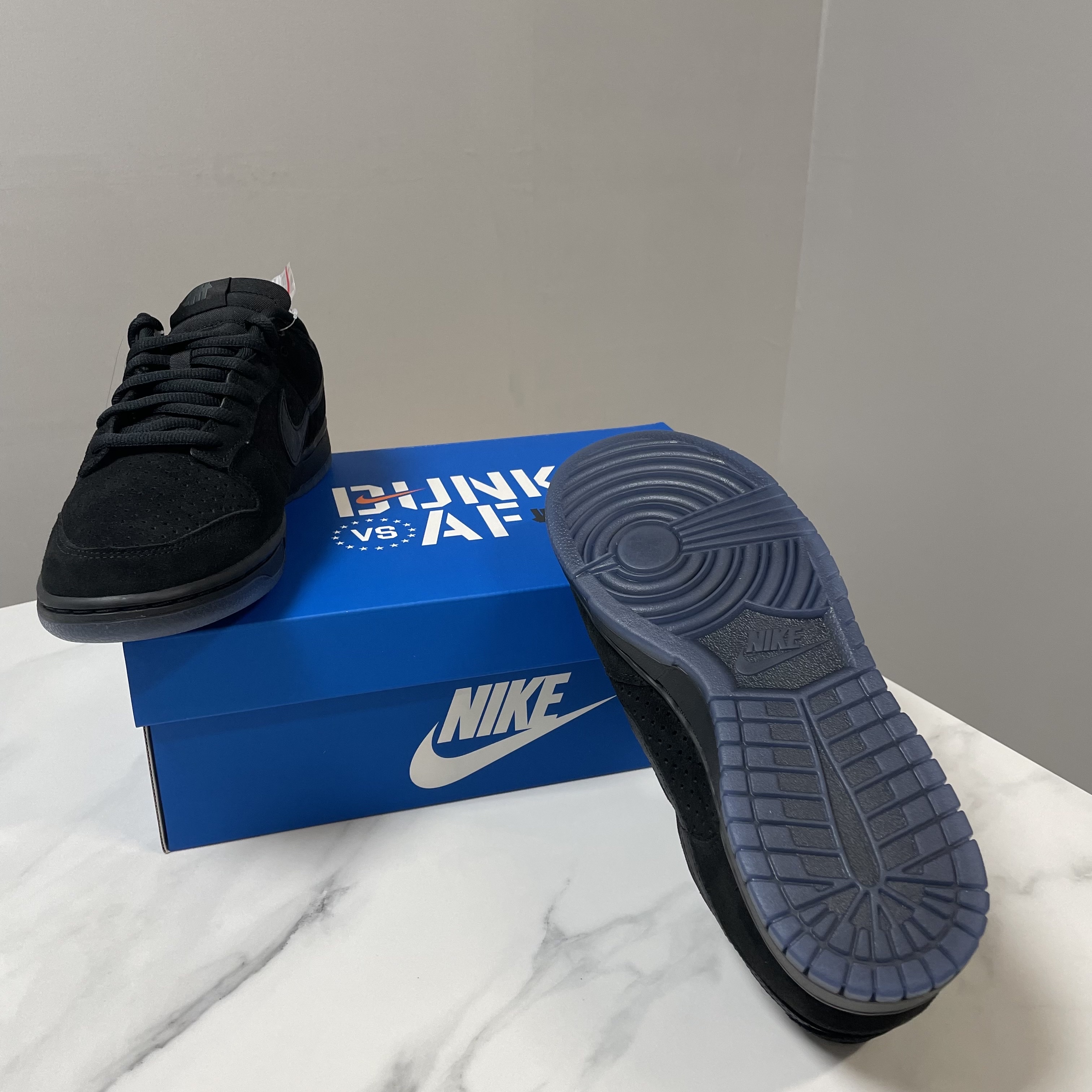 Nike x Undefeated Dunk Low SP 5 On It Black 착용 스타일 - 5