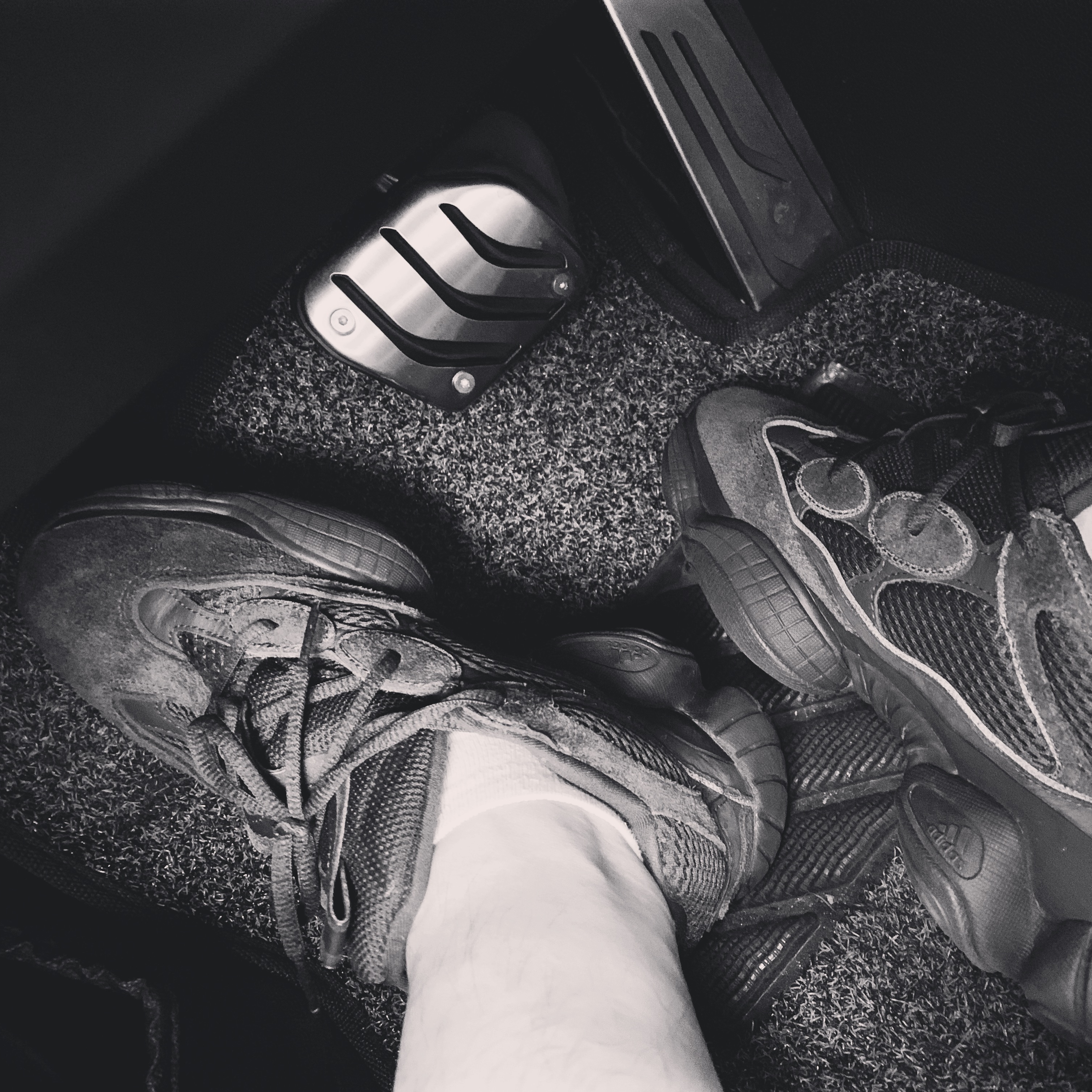 Adidas Yeezy 500 Utility Black 2018/2020 착용 스타일 - 2