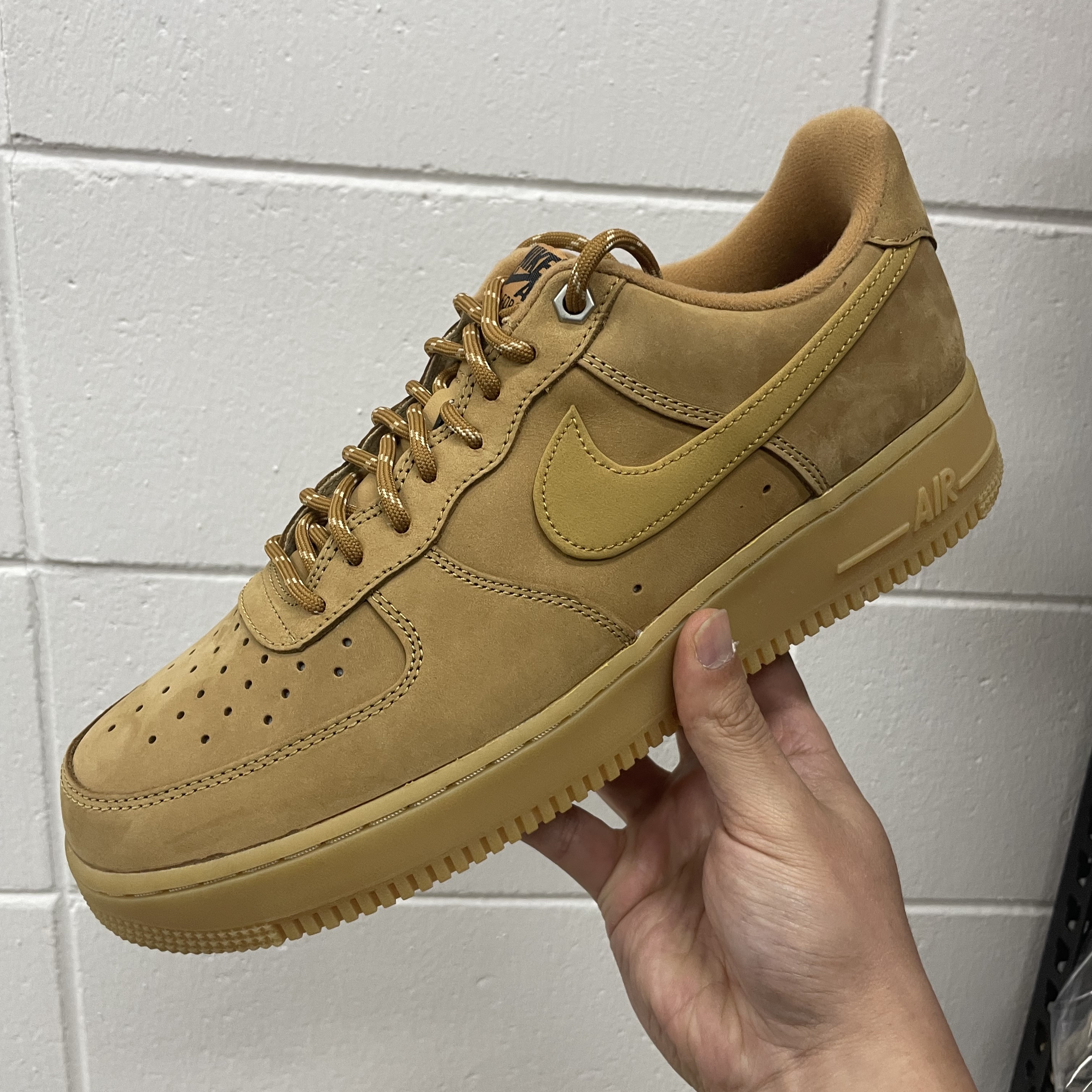 Nike Air Force 1 '07 WB Flax 착용 스타일