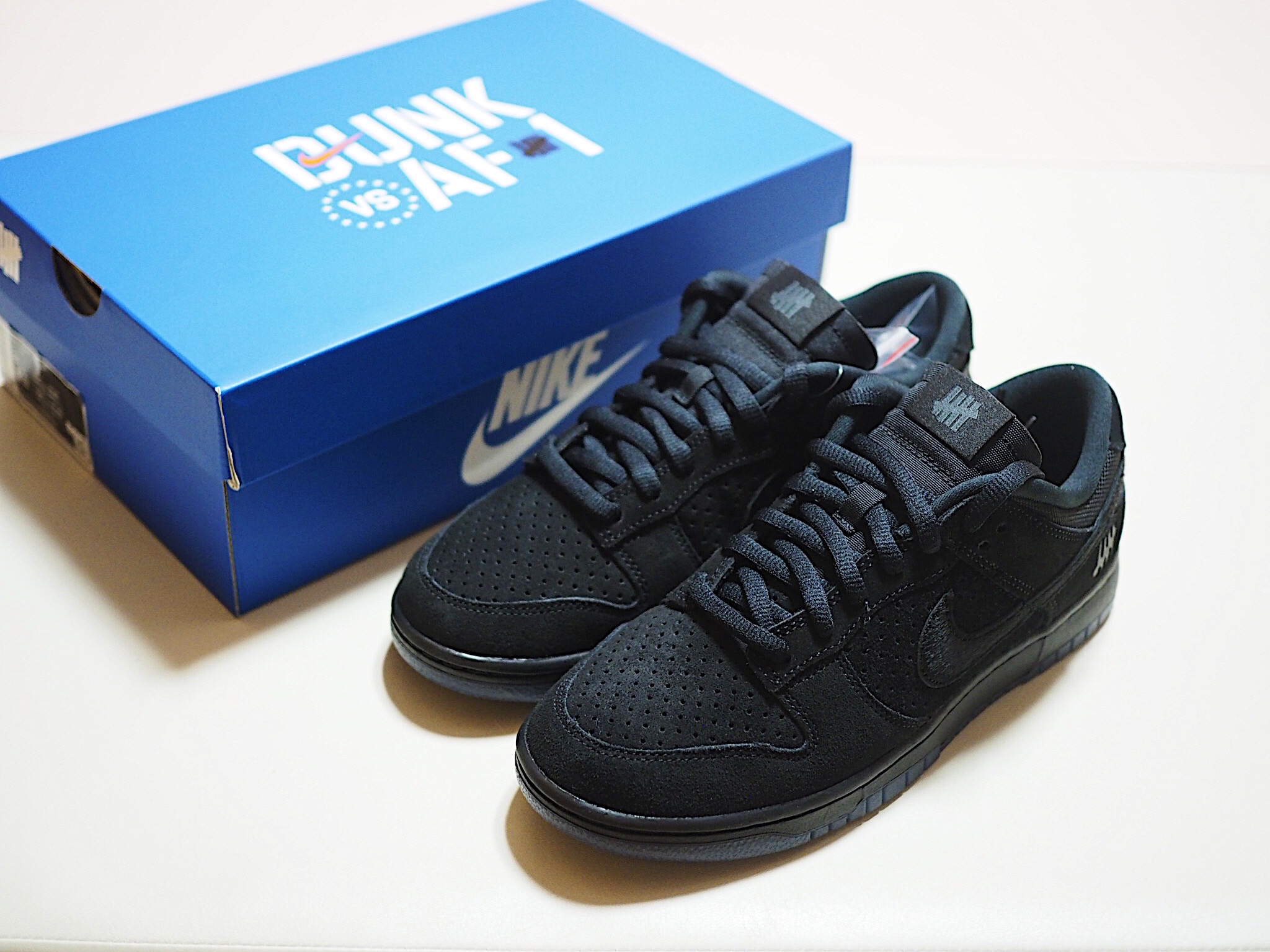 Nike x Undefeated Air Force 1 Low SP 5 On It Court Blue, Nike x Undefeated Dunk Low SP 5 On It Black 착용 스타일 - 4