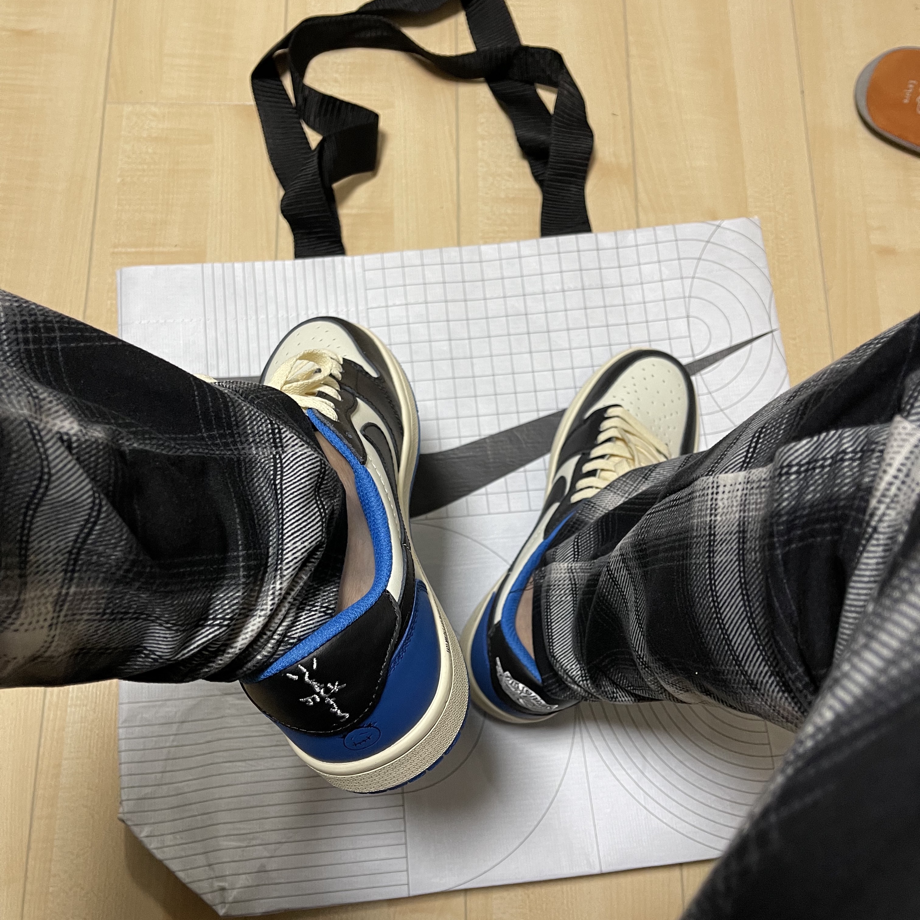 Jordan 1 x Travis Scott x Fragment Retro Low OG SP Military Blue 착용 스타일