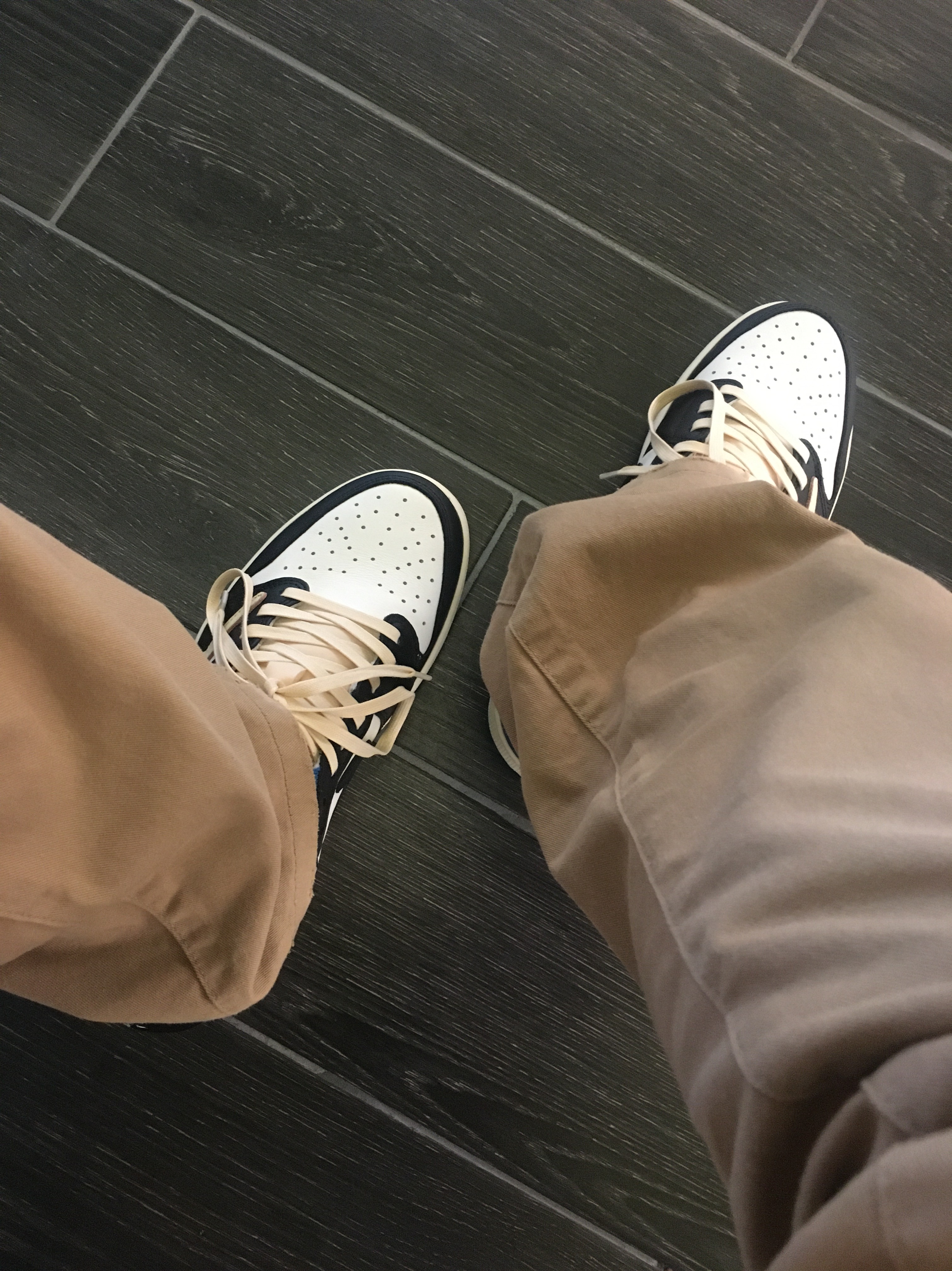 Jordan 1 x Travis Scott x Fragment Retro Low OG SP Military Blue, Nike NRG Solo Swoosh T-Shirt Black - US/EU 착용 스타일 - 3