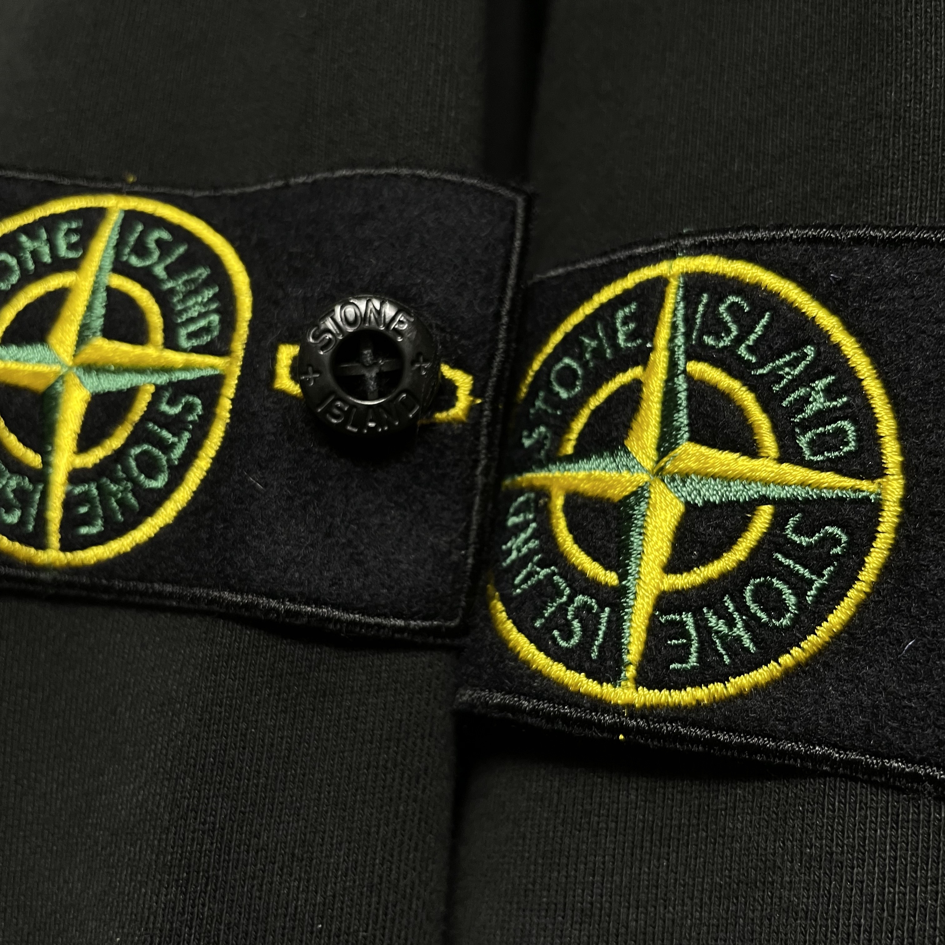 Stone Island 64151 Cotton Fleece Hooded Sweatshirt Black - 21SS 착용 스타일