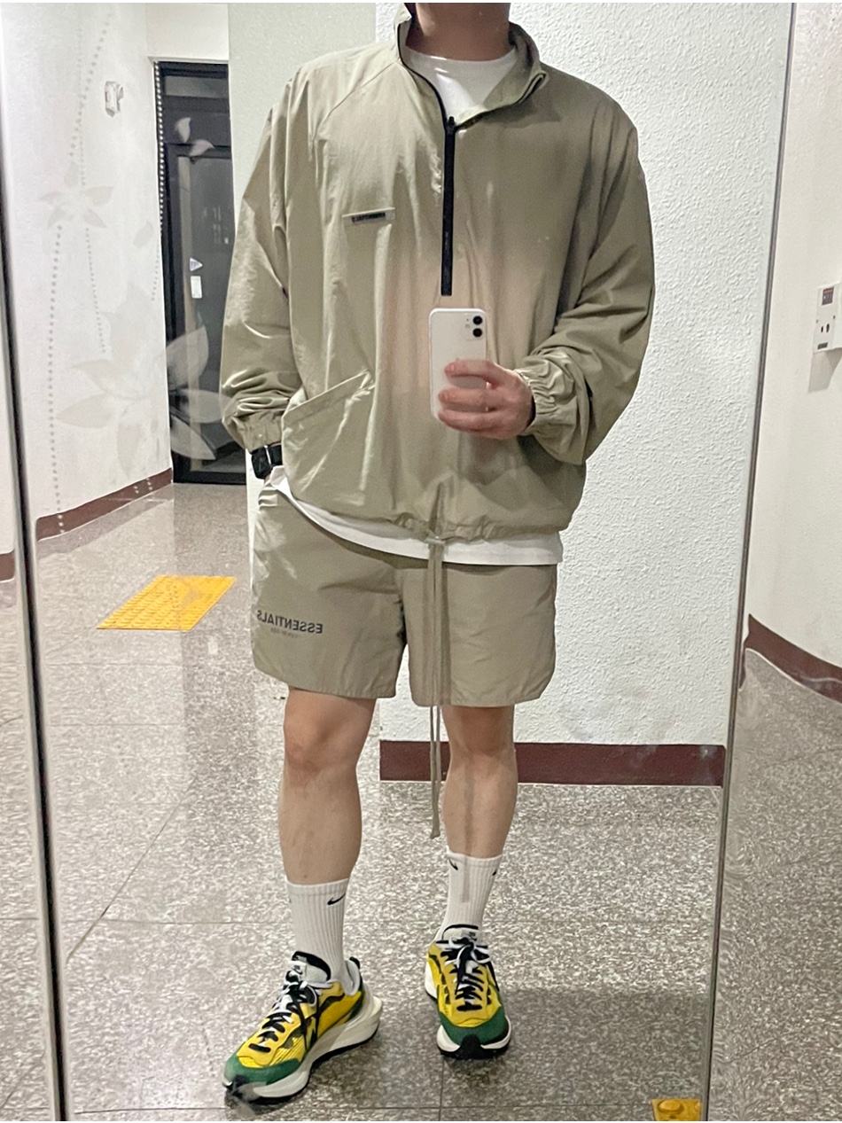 Nike x Sacai VaporWaffle Tour Yellow & Gorge Green Sail 착용 스타일