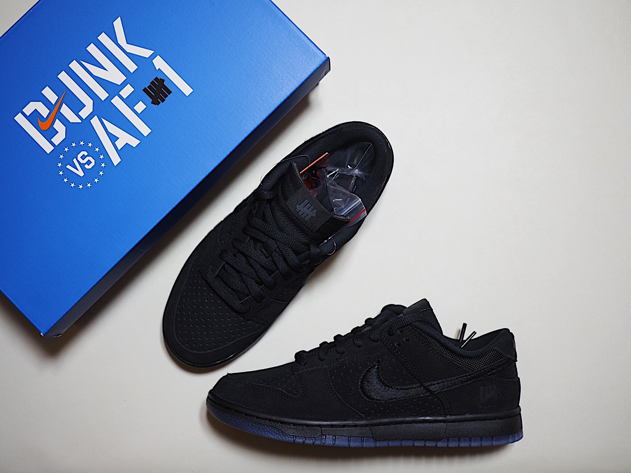 Nike x Undefeated Air Force 1 Low SP 5 On It Court Blue, Nike x Undefeated Dunk Low SP 5 On It Black 착용 스타일 - 5
