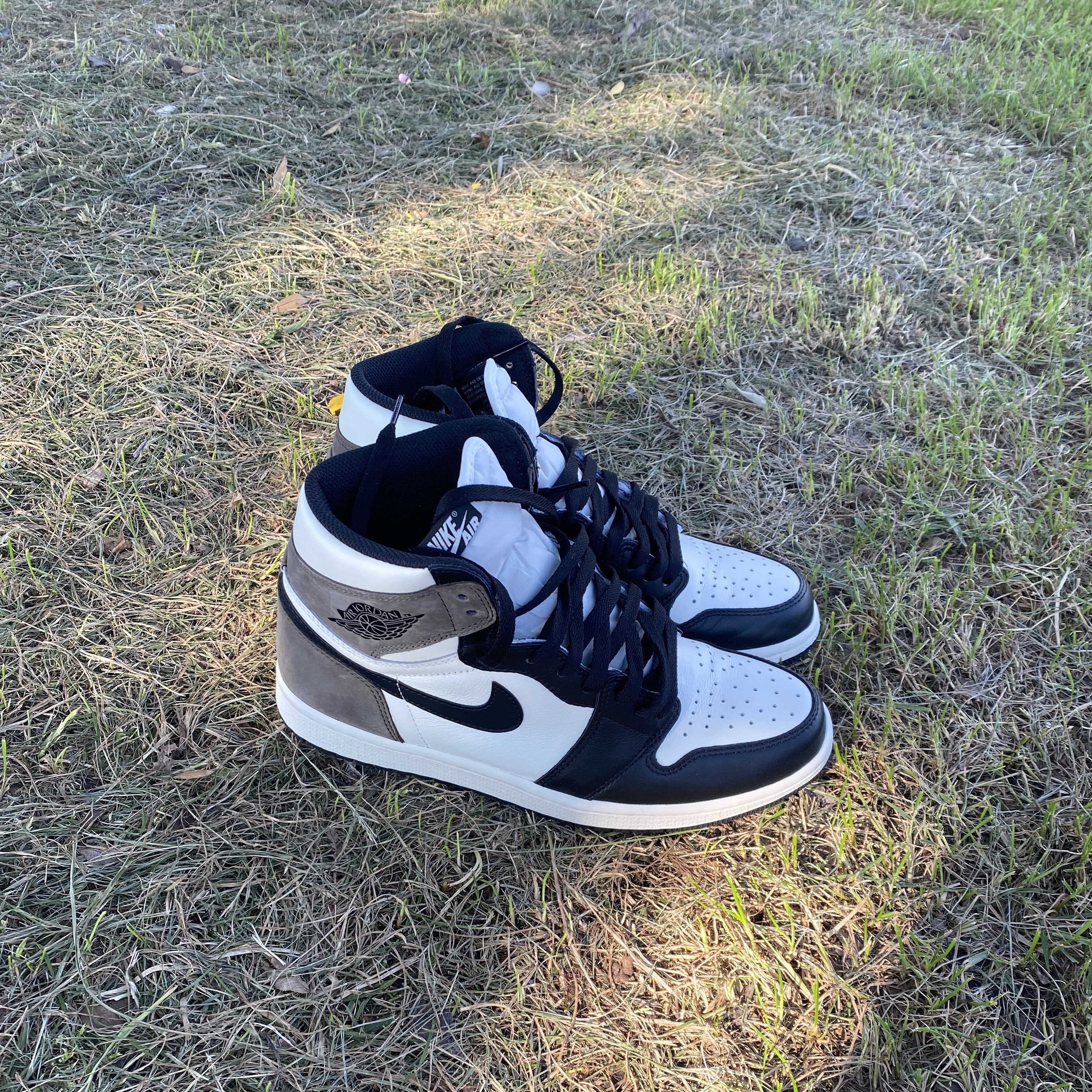 Jordan 1 Retro High OG Black Mocha 착용 스타일 - 2