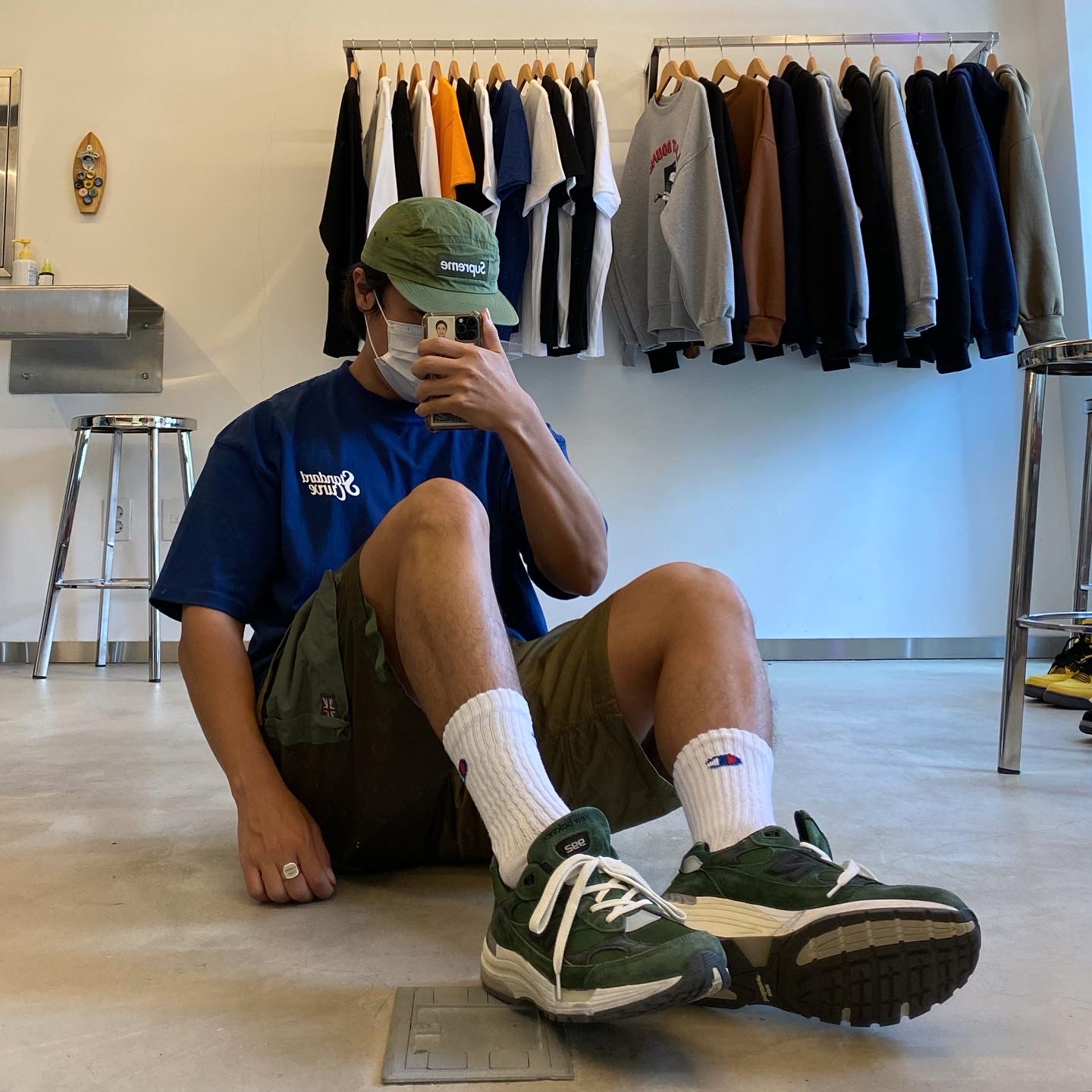 Supreme Dry Wax Cotton Camp Cap Olive - 20FW, New Balance x JJJJound 992 Made in USA Mossy Green 착용 스타일 - 2