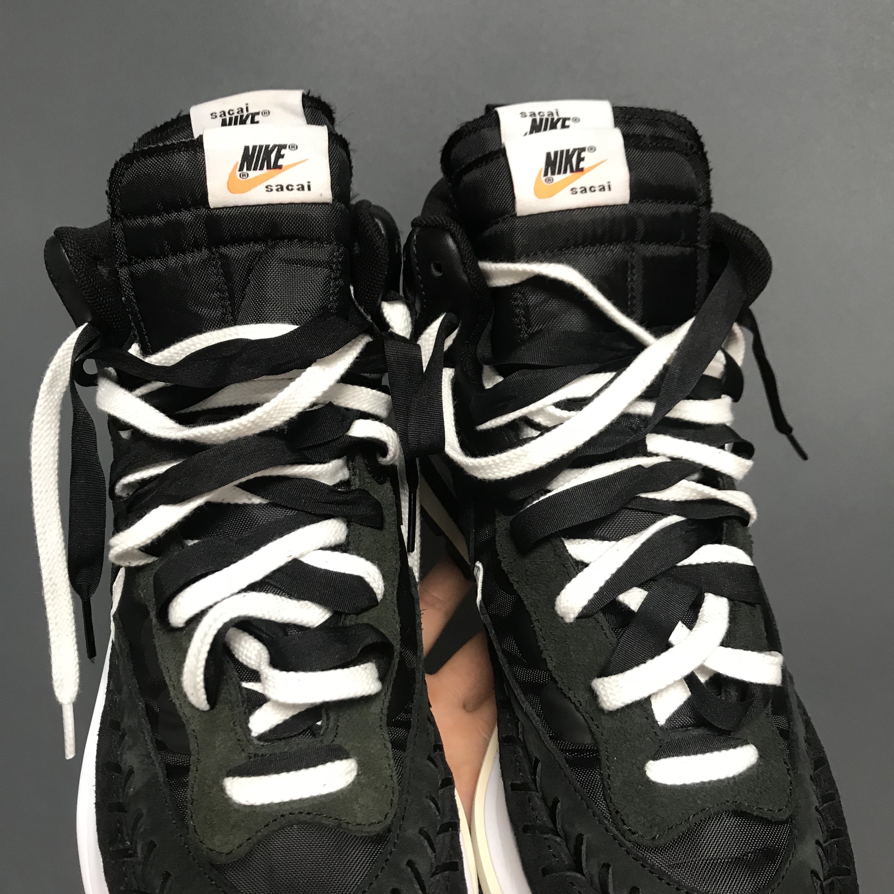 Nike x Sacai x Jean Paul Gaultier VaporWaffle Black White 착용 스타일 - 1