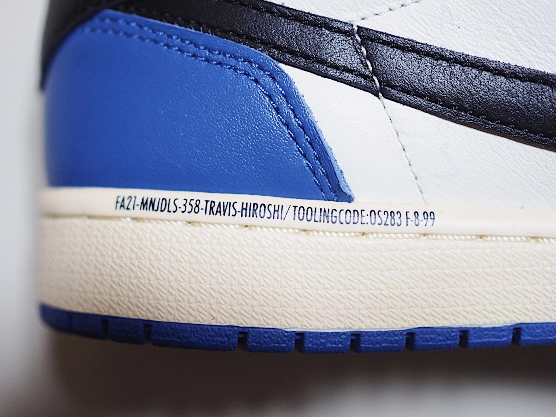 Jordan 1 x Travis Scott x Fragment Retro Low OG SP Military Blue 착용 스타일 - 5