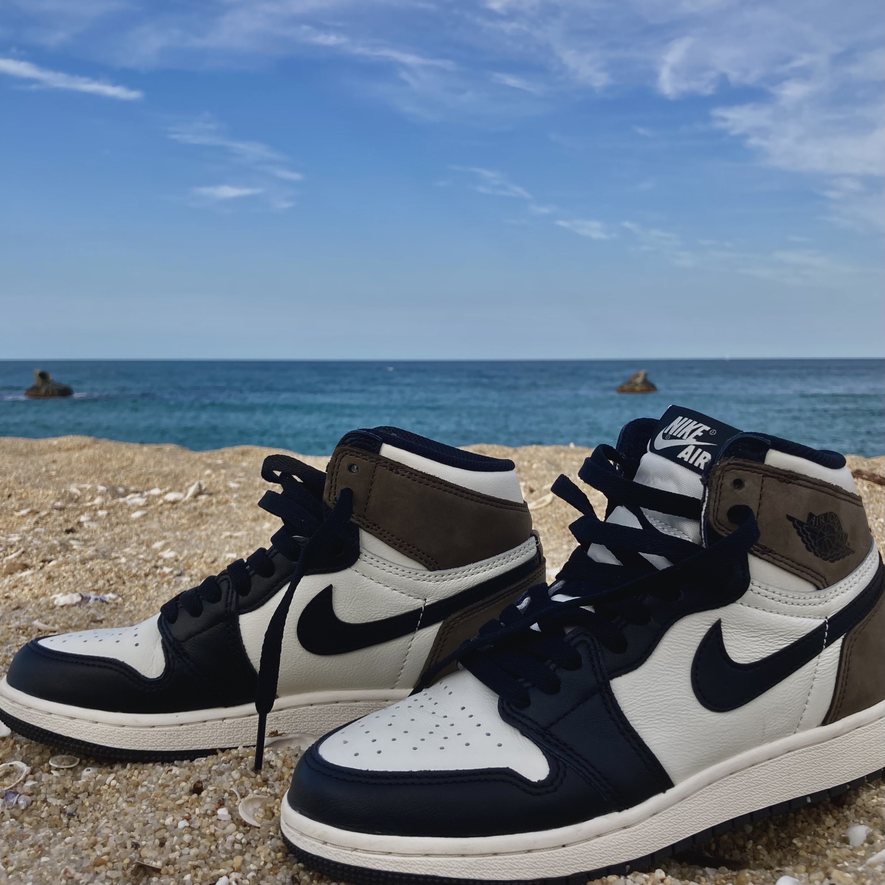 Jordan 1 Retro High OG Black Mocha, (GS) Jordan 1 Retro High OG Black Mocha 착용 스타일 - 4