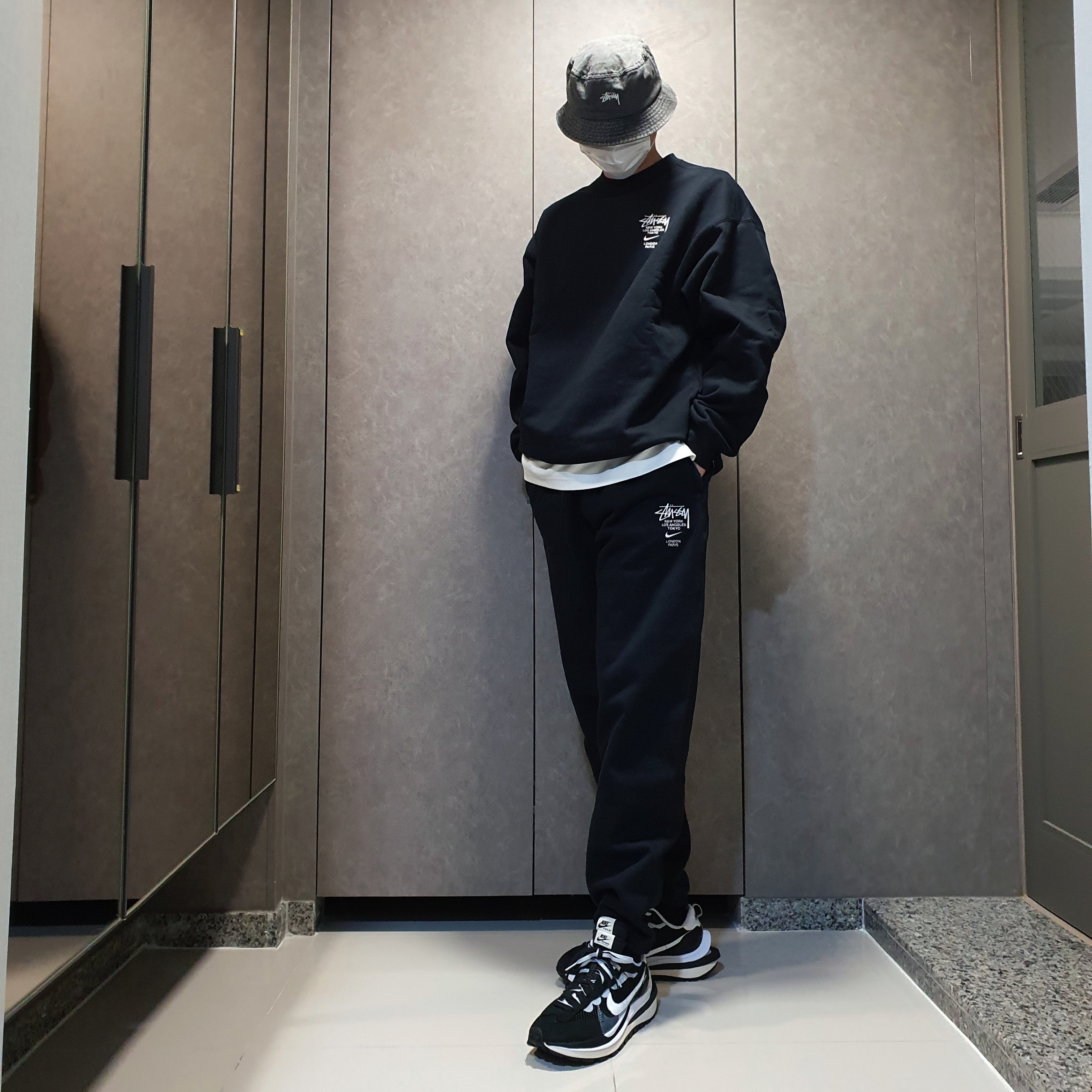 Nike x Sacai VaporWaffle Black White, Nike x Stussy NRG ZR Fleece Crewneck Black - US/EU 착용 스타일