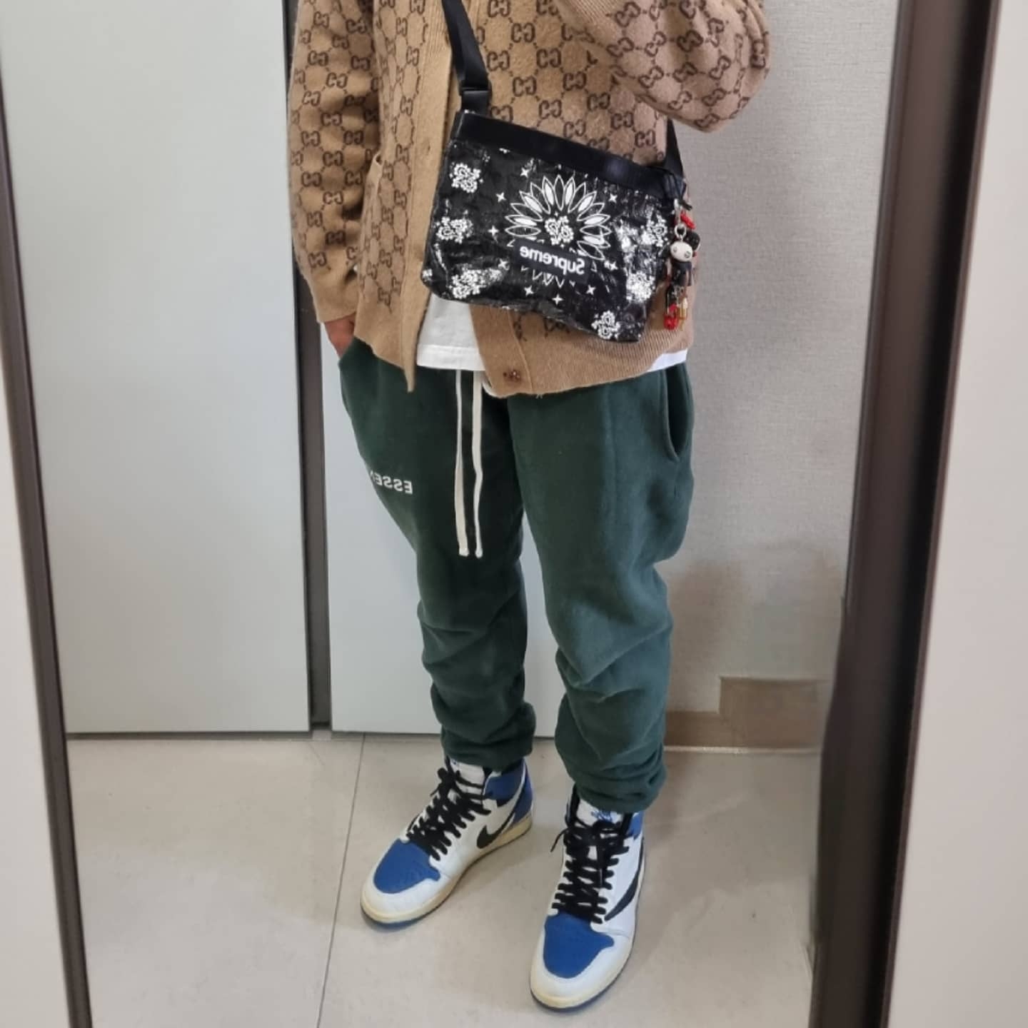 Jordan 1 x Travis Scott x Fragment Retro High OG SP Military Blue 착용 스타일