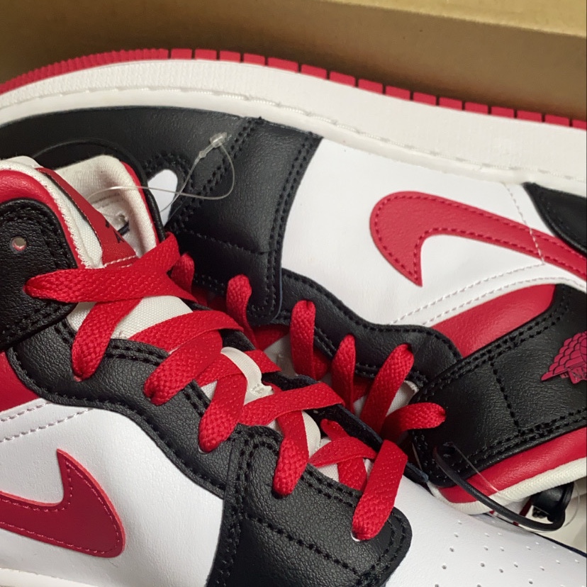 (GS) Jordan 1 Mid Very Berry  착용 스타일 - 2
