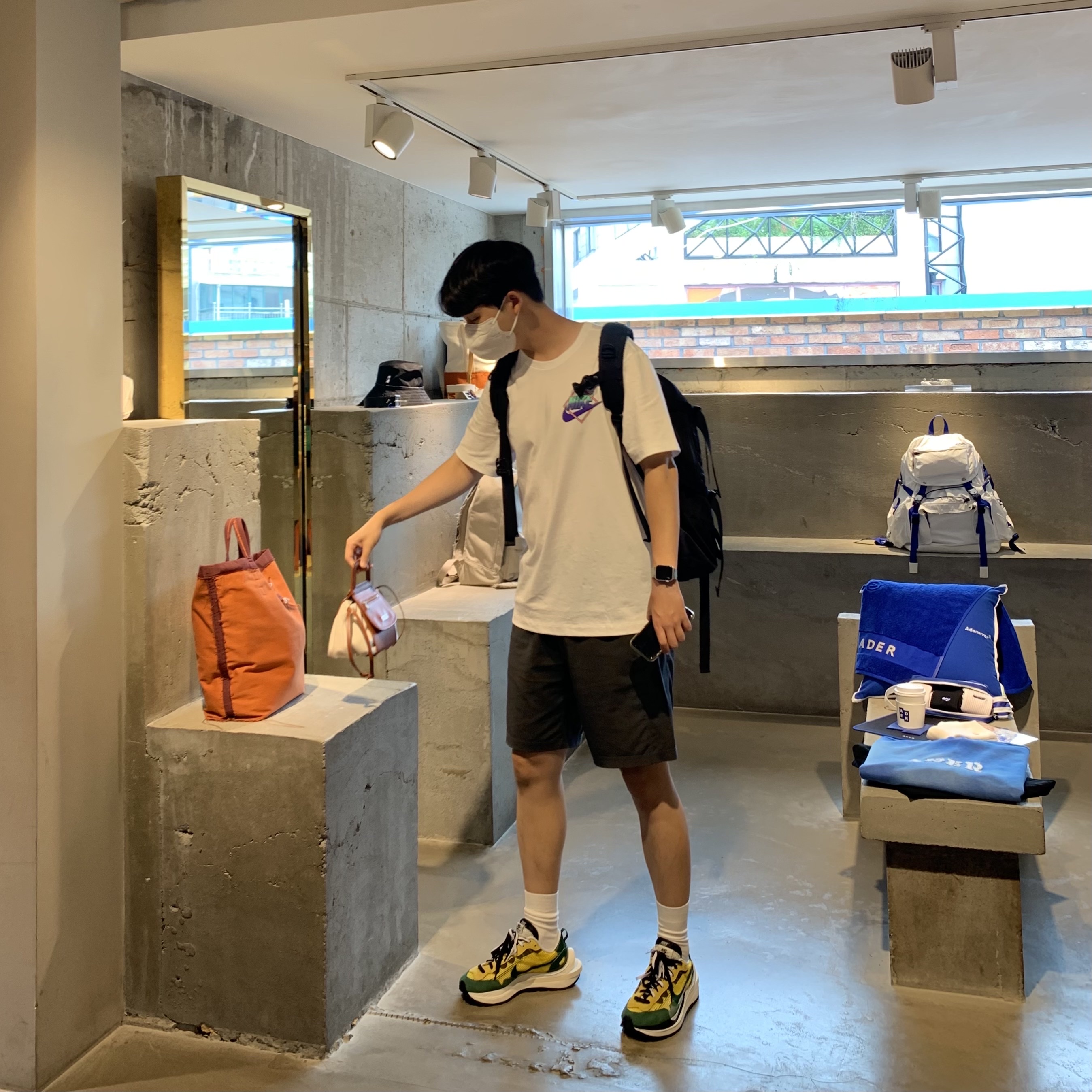 Nike x Sacai VaporWaffle Tour Yellow & Gorge Green Sail 착용 스타일