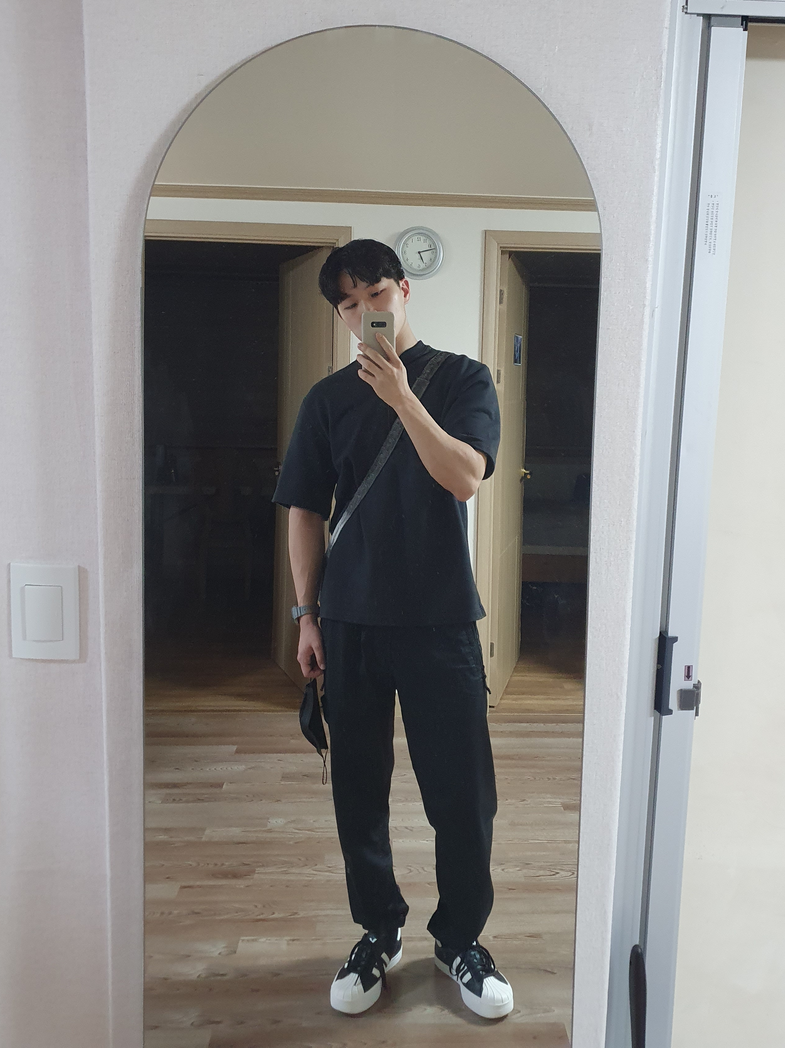 Y-3 Yohji Star Black White, Stone Island 317F2 Ghost Piece Stretch Cotton Satin Cargo Pants Black - 21SS 착용 스타일 - 1