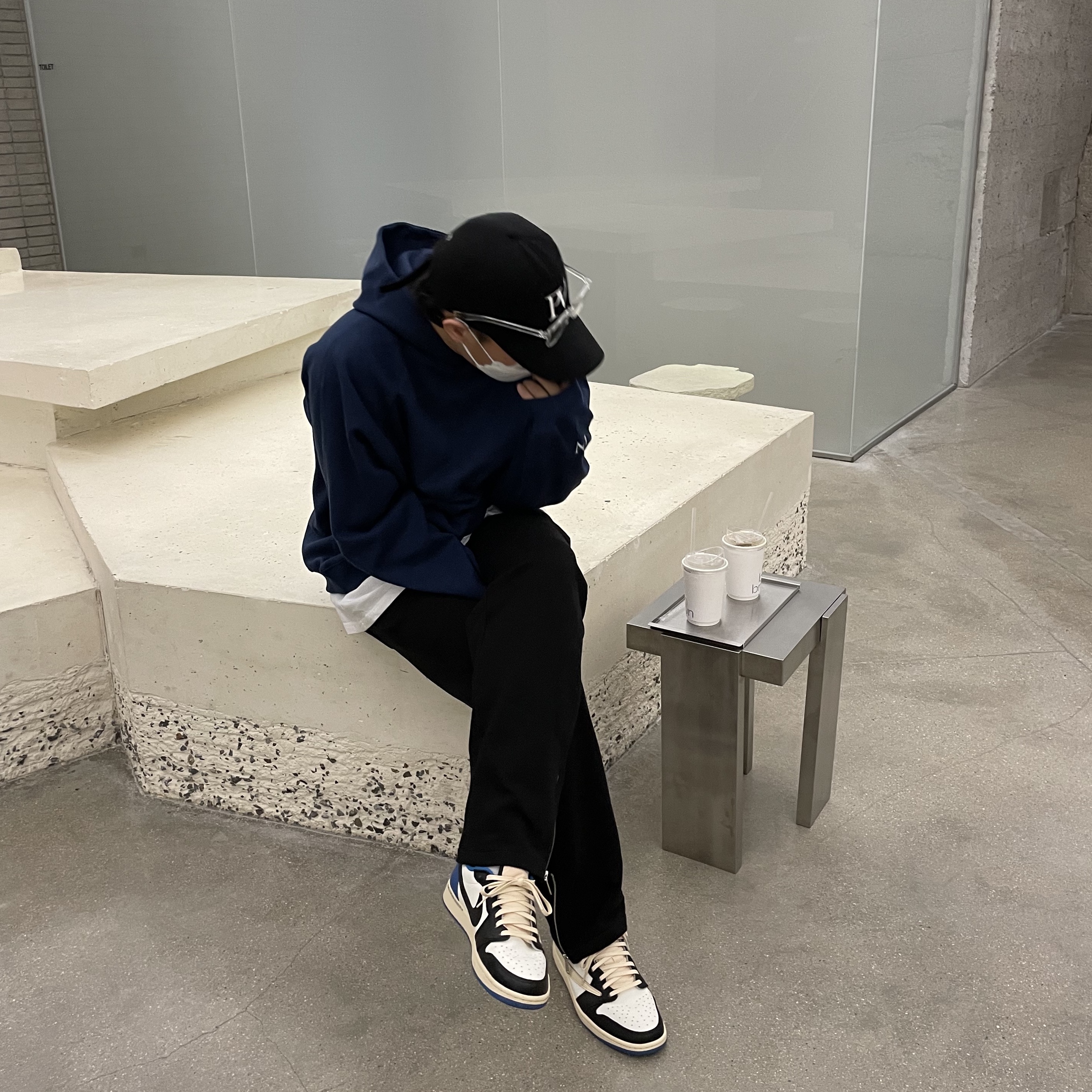 Jordan 1 x Travis Scott x Fragment Retro Low OG SP Military Blue 착용 스타일