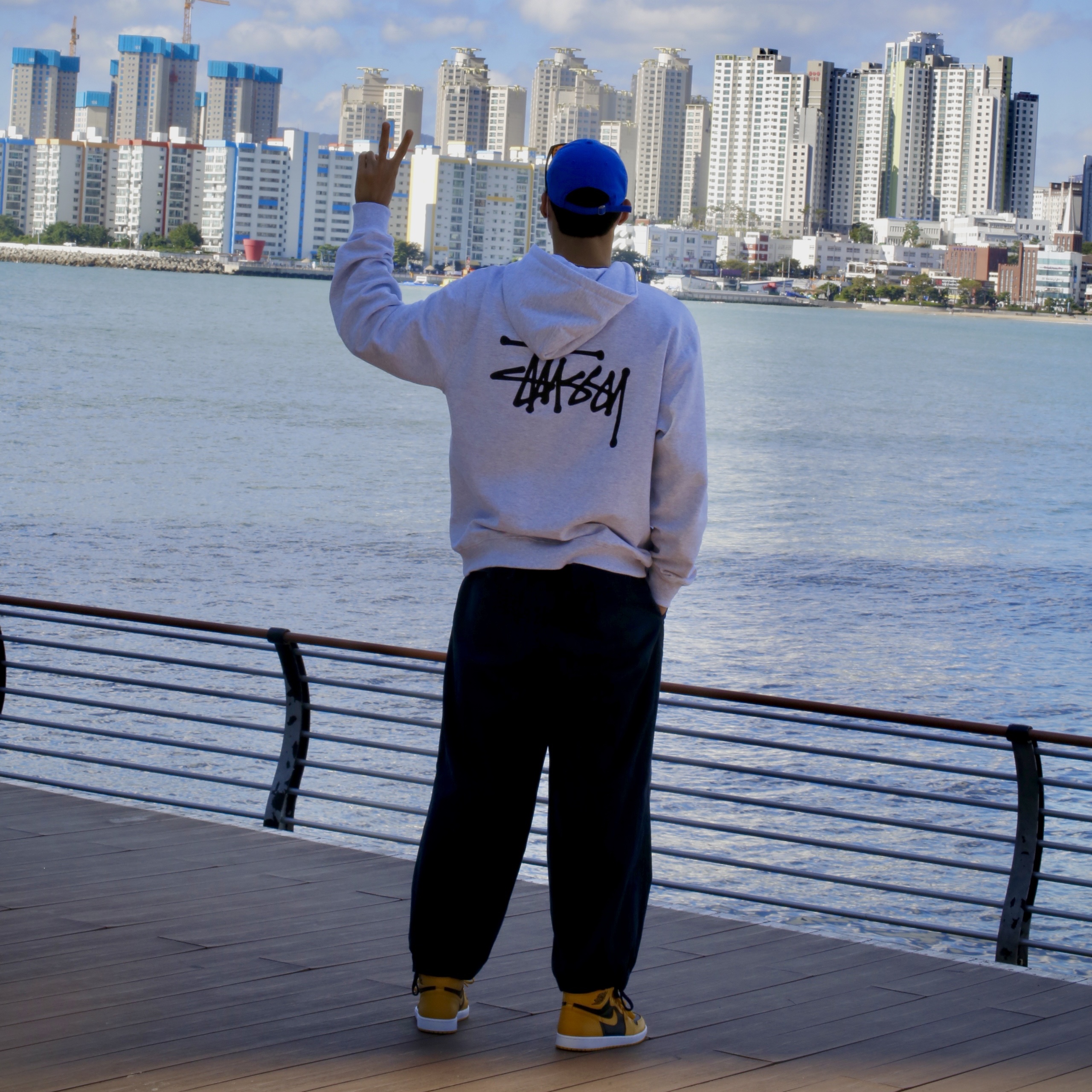 Jordan 1 Retro High OG Pollen, Stussy Basic Stussy Hoodie Ash Heather 2021 착용 스타일