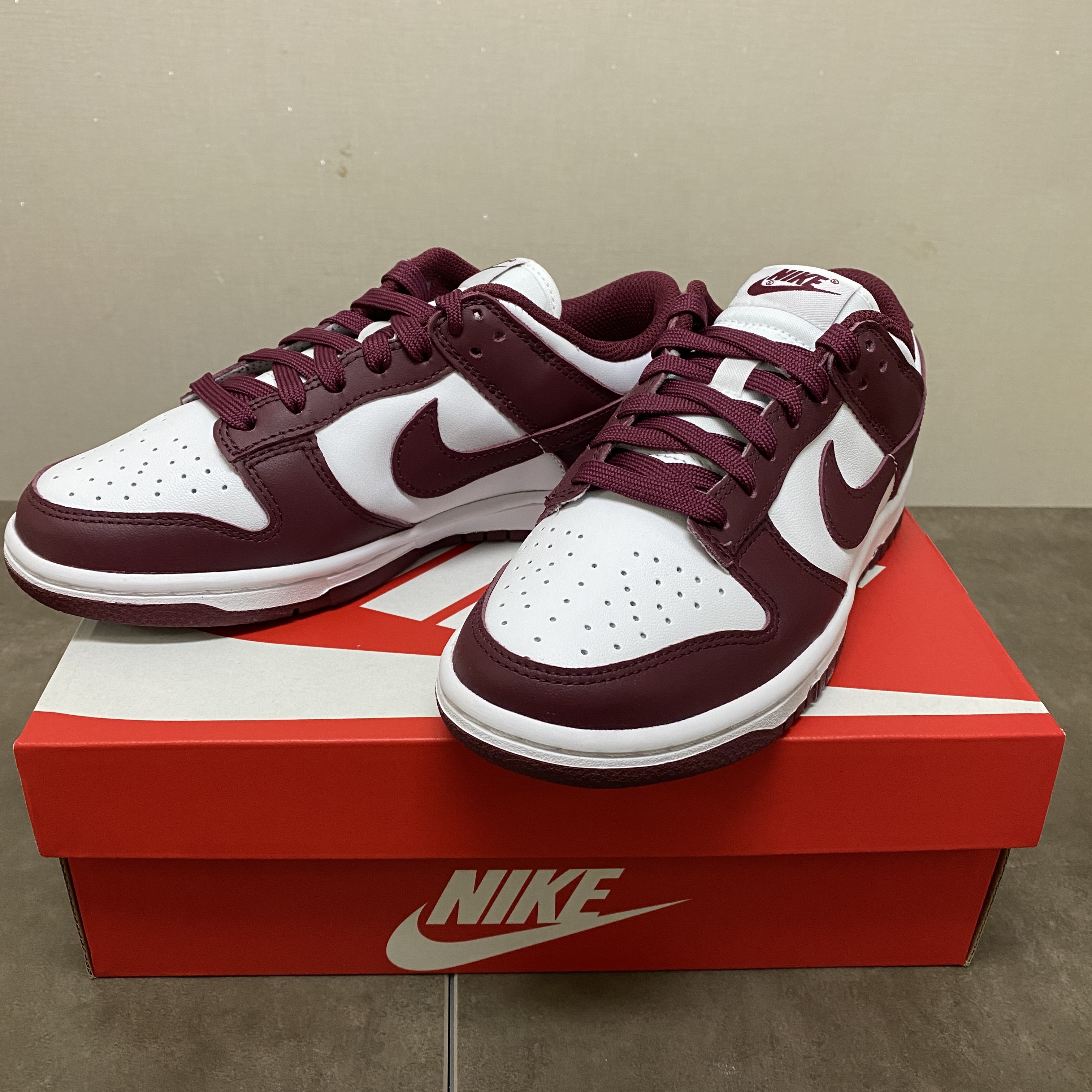 (W) Nike Dunk Low Bordeaux 착용 스타일 - 1