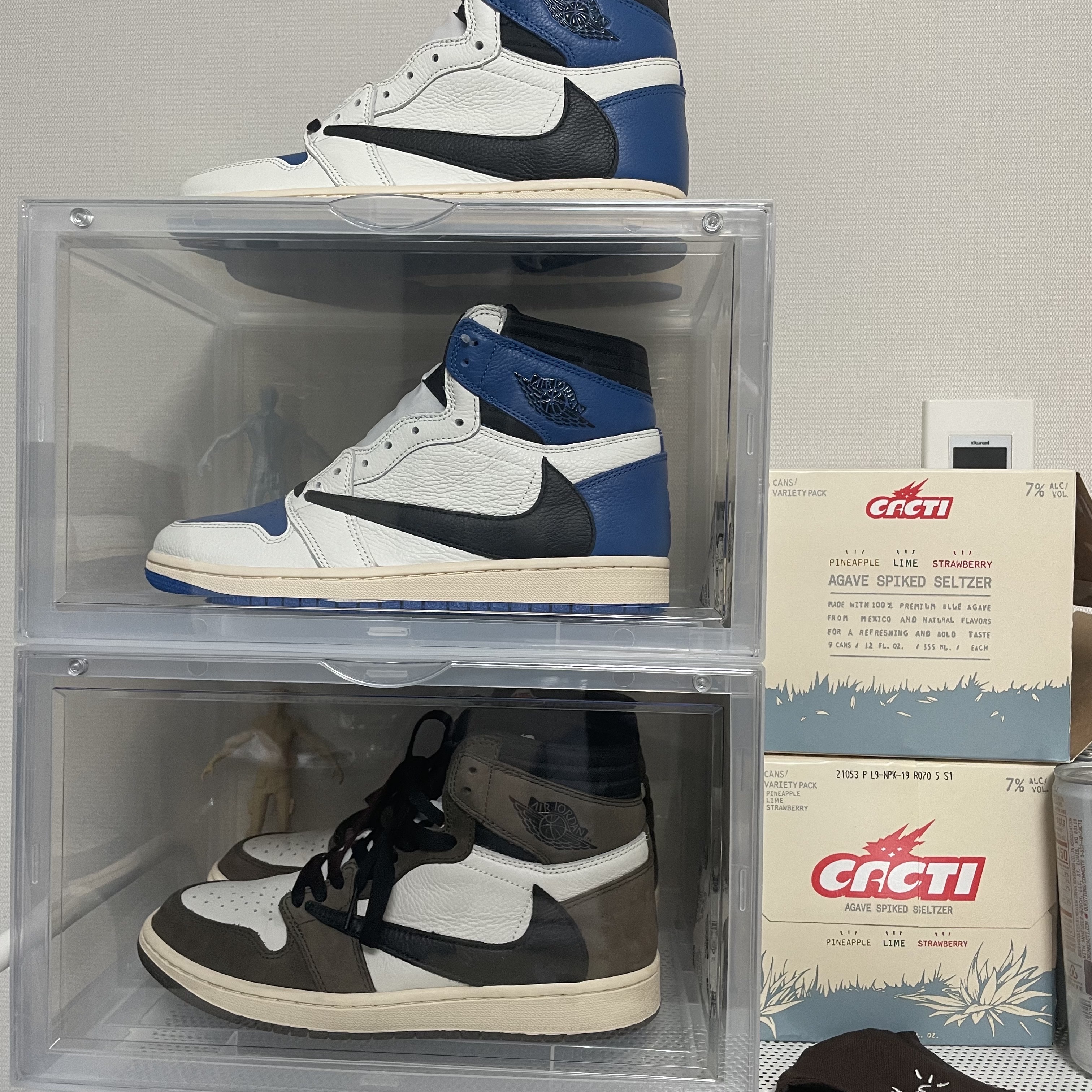 Jordan 1 x Travis Scott x Fragment Retro High OG SP Military Blue, Jordan 1 x Travis Scott Retro High OG SP Mocha 착용 스타일 - 2