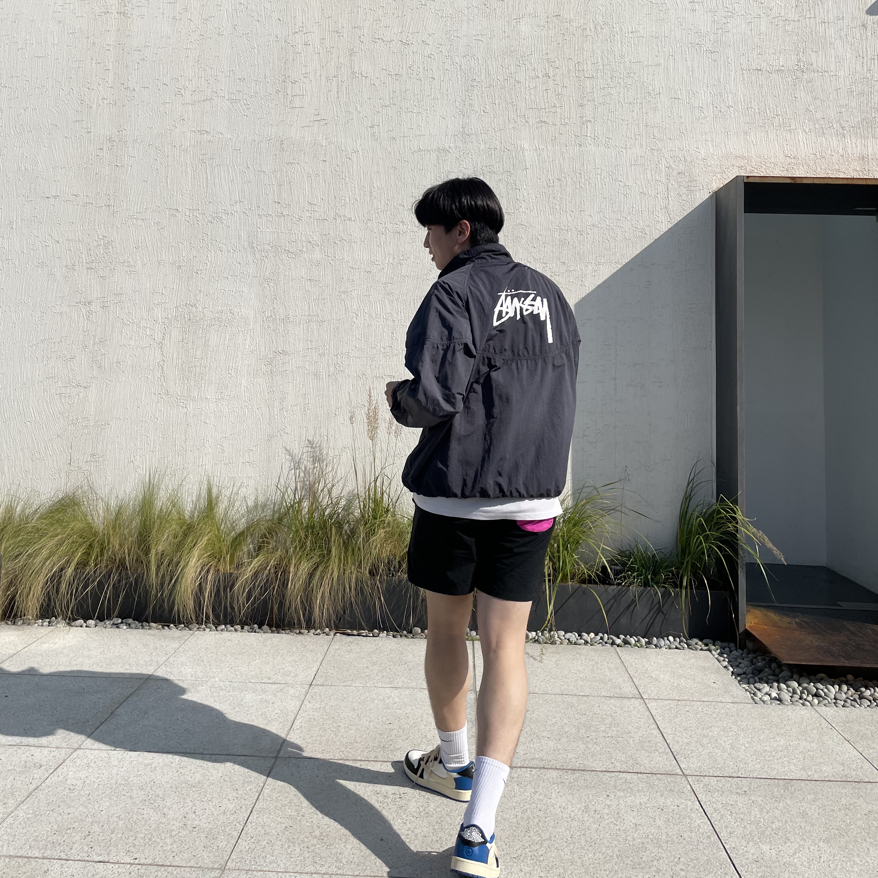 Jordan 1 x Travis Scott x Fragment Retro Low OG SP Military Blue, Nike x Stussy Windrunner Jacket Off Noir 착용 스타일
