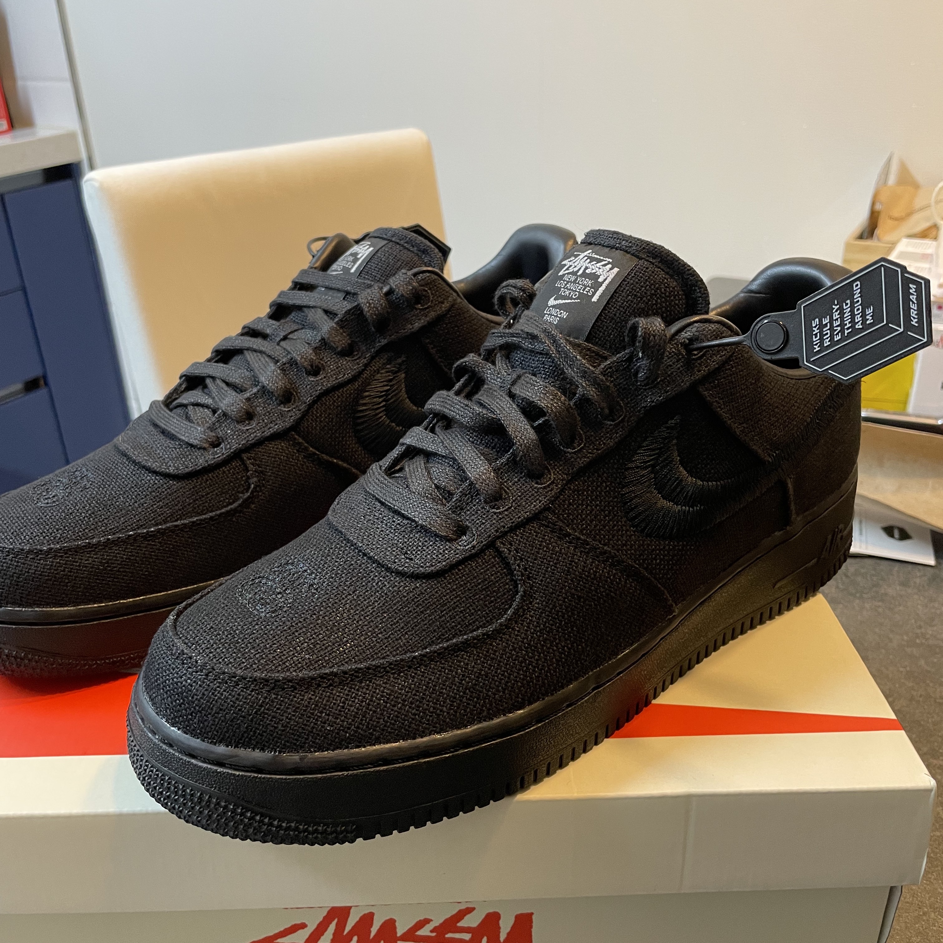 Nike x Stussy Air Force 1 Low Triple Black 착용 스타일 - 3