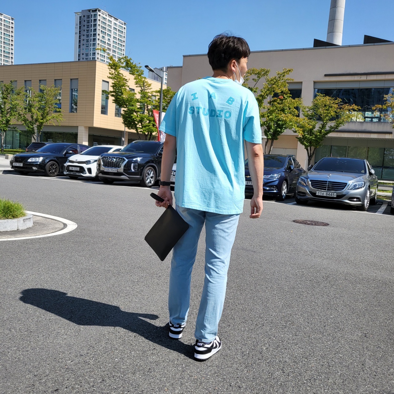 Nike Dunk Low Retro Black, IAB Studio Pigment T-Shirt Cyan 착용 스타일