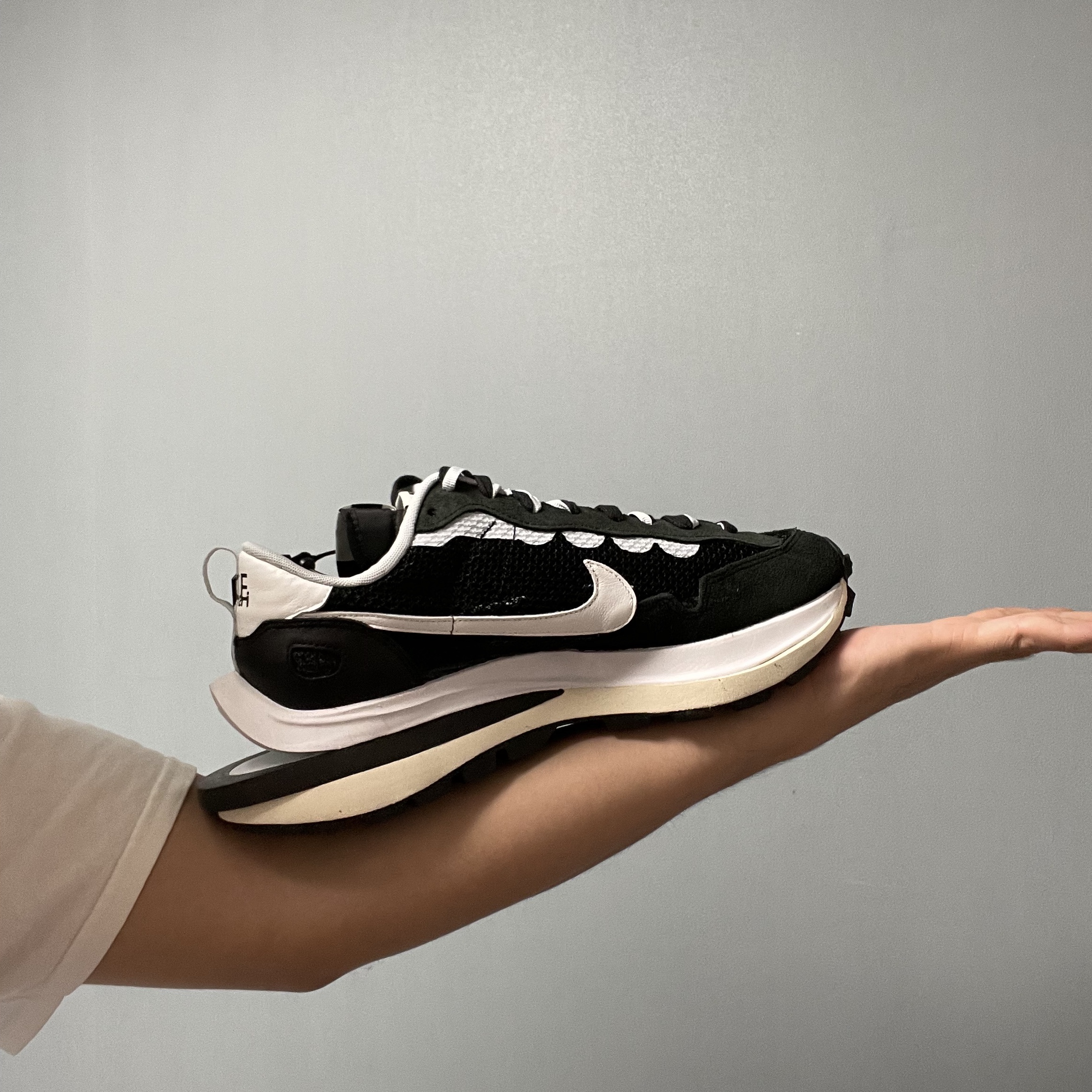 Nike x Sacai VaporWaffle Black White 착용 스타일