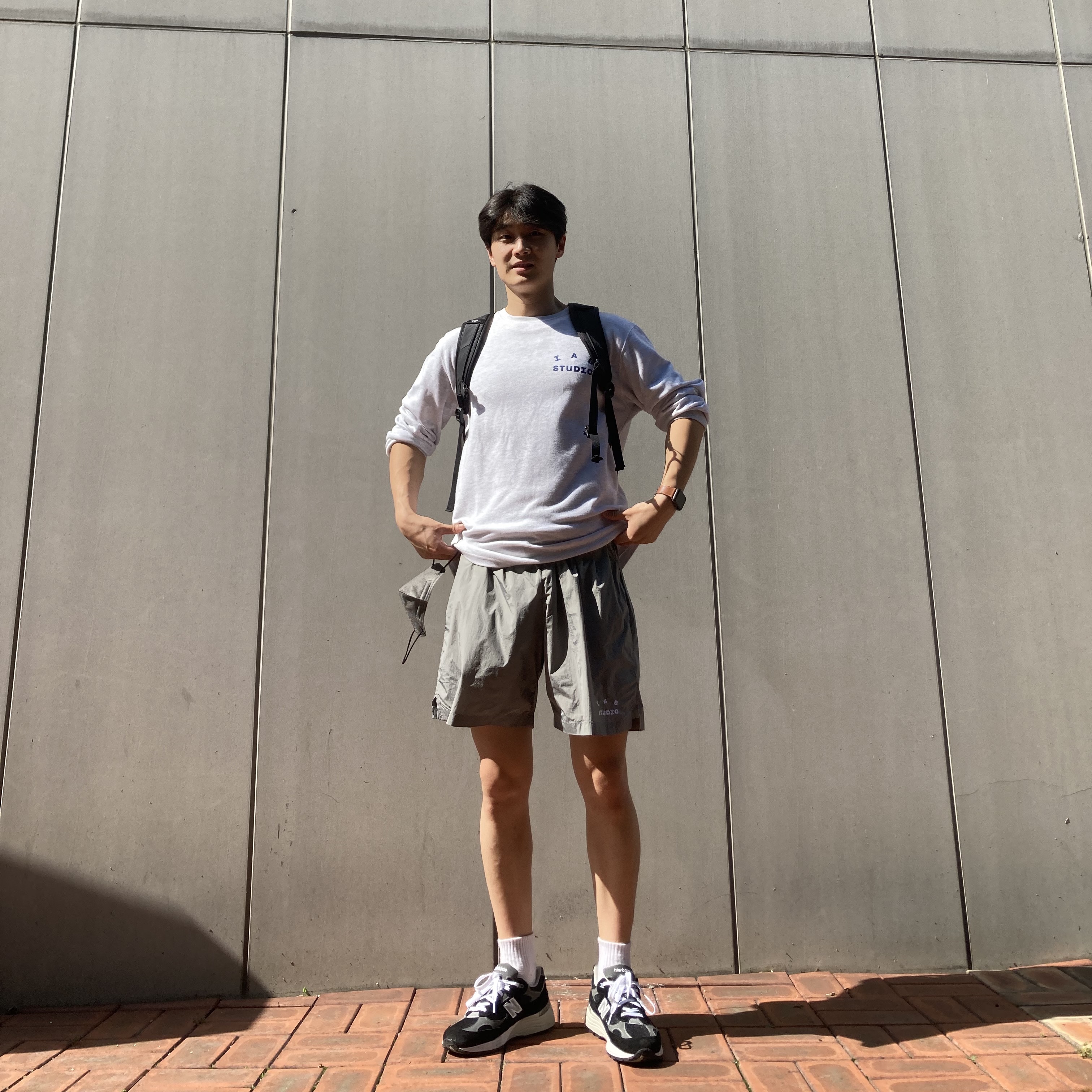 New Balance 992 Made in USA Black Grey, IAB Studio Woven Shorts Gray 착용 스타일 - 1