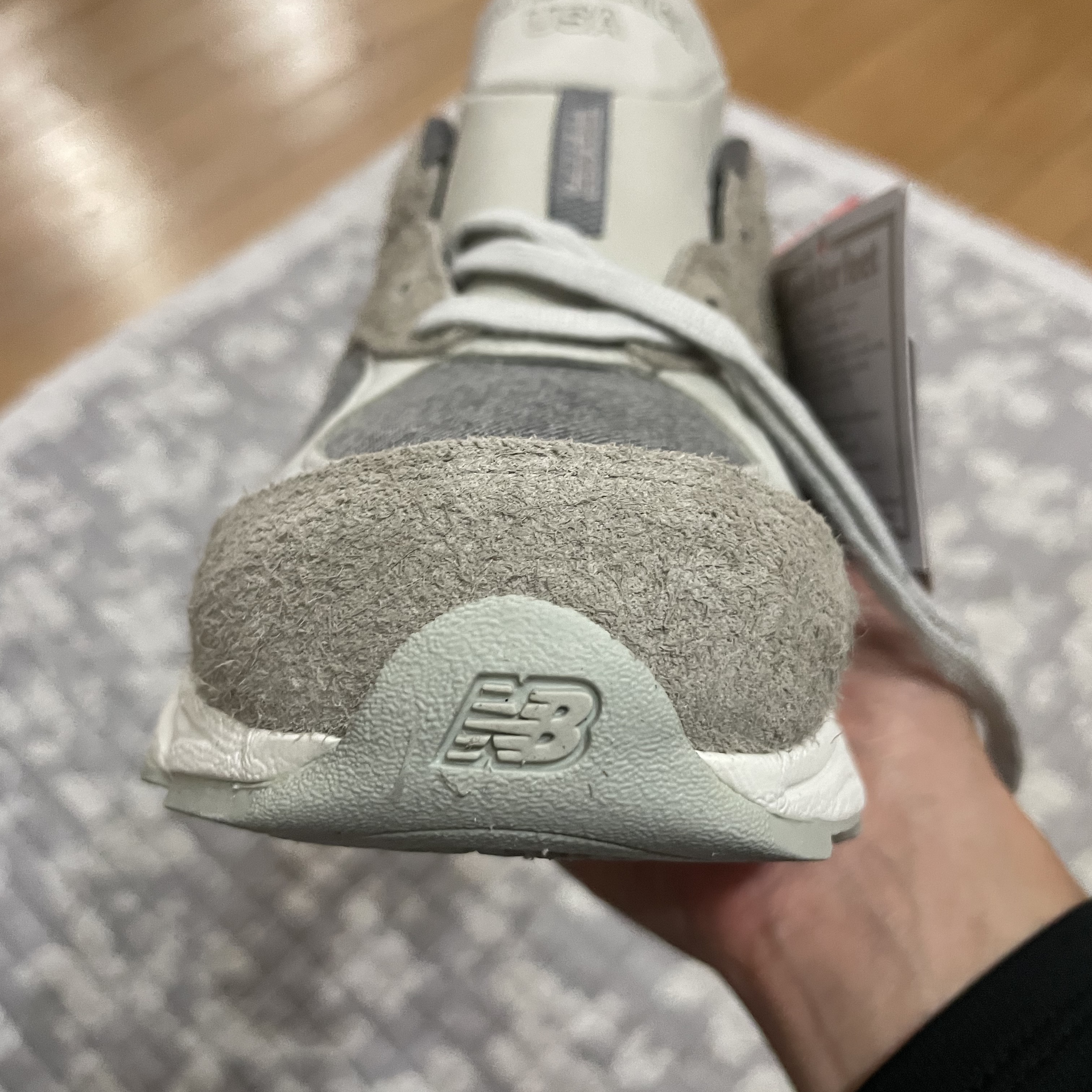 New Balance x Levi's 990v3 Grey (Levi's Tag) 착용 스타일 - 3