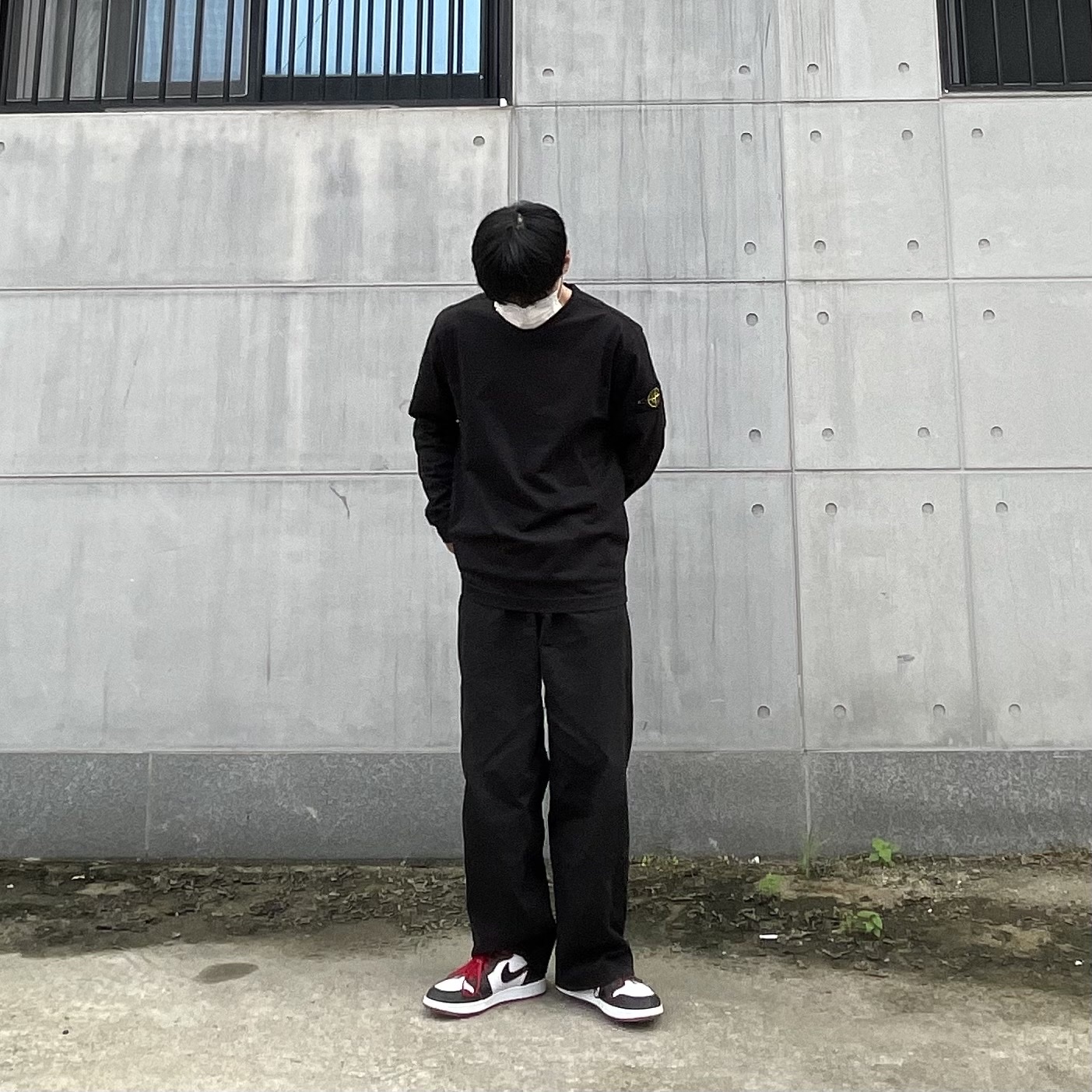 Jordan 1 Retro High OG Bloodline, Stone Island 64450 Long Sleeve Crewneck Sweatshirt Black - 21SS 착용 스타일