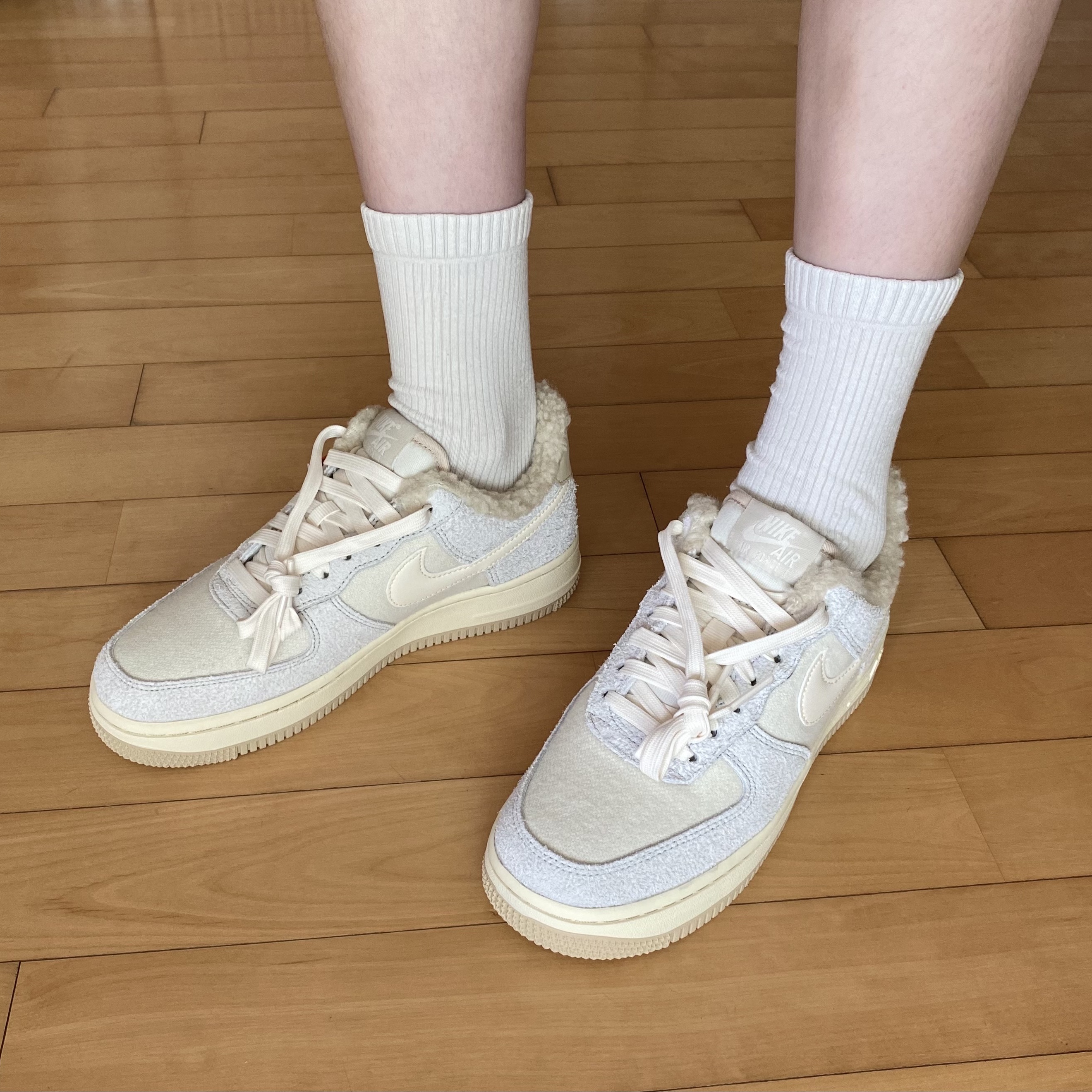(W) Nike Air Force 1 '07 LV8 Photon Dust Cashmere 착용 스타일